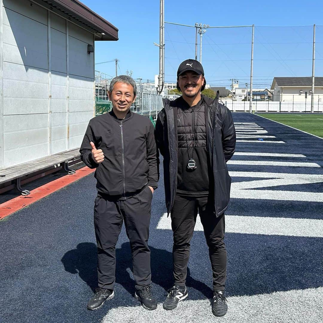 馬場賢治さんのインスタグラム写真 - (馬場賢治Instagram)「今日はなんと現役時代に監督と選手という間柄だった北野監督と対戦相手としてお会いできました！ 北野監督が指揮するマッチャモーレvs近畿大学サッカー部馬場賢治が指揮するカテゴリー。 何とも不思議な時間でしたが、それ以上に幸せな時間でした。 サッカーの現場に携われることに改めて感謝だし、こういう最高の喜びがあるんやなと。 また近々一緒にお仕事することがあるので、整い次第告知します！ ありがとうございました🙇🏻‍♂️  #北野誠 #サッカーの方 #カマタマーレ讃岐 #fc岐阜 #監督 #近畿大学 #サッカー部 #コーチ #馬場賢治」3月19日 20時32分 - babakenji.0707