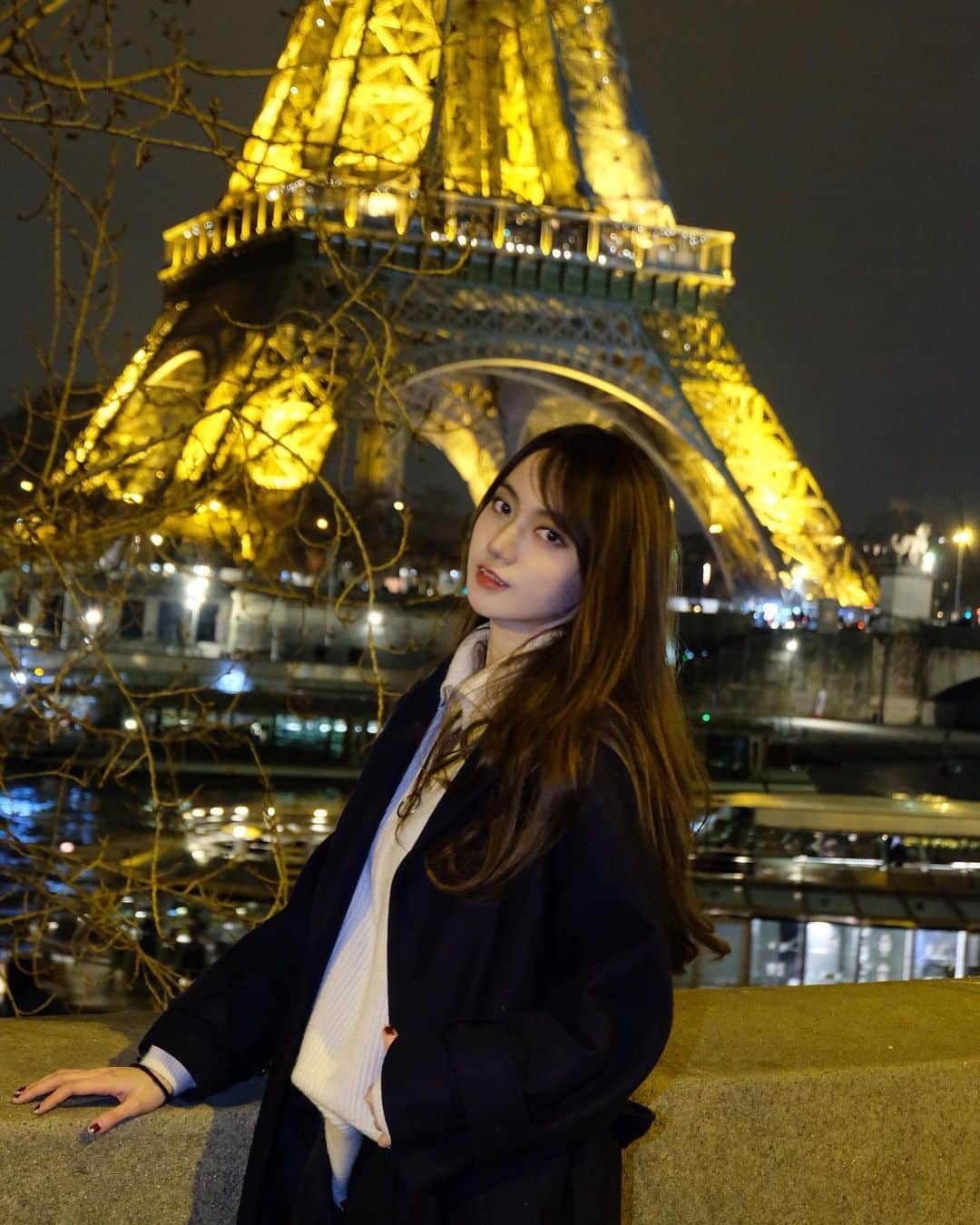 羅晴のインスタグラム：「bonne nuit🌟 是法文晚安  百看不厭的艾菲爾鐵塔🤭  #paris #parisfrance #eiffeltower」