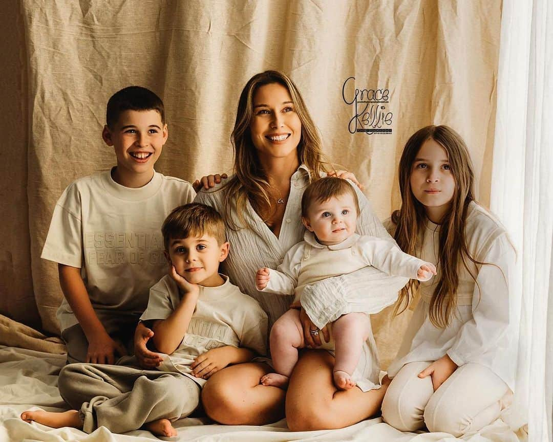 ジョーイ・バートンのインスタグラム：「Happy Mothers Day @georgiabarton3」