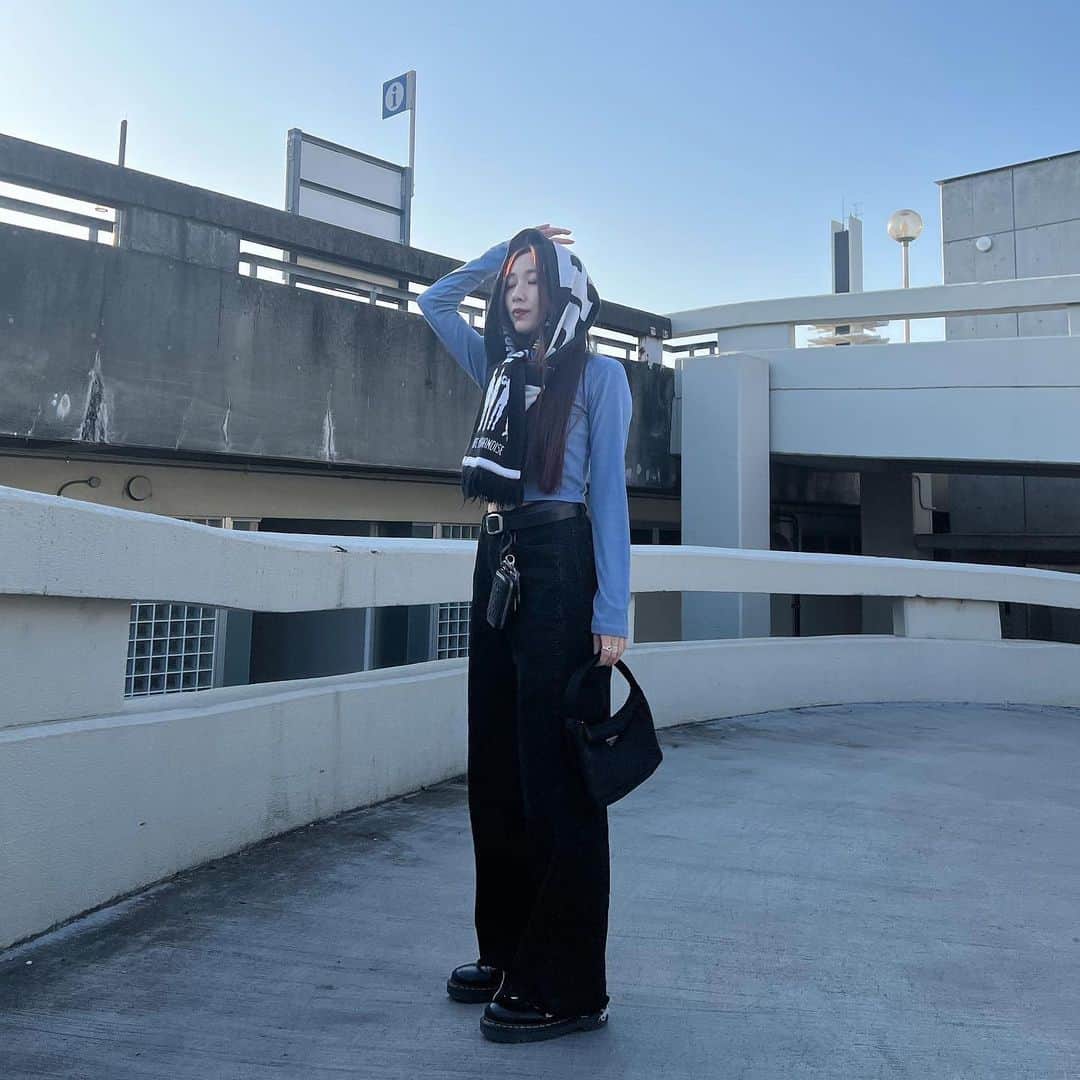 上野 紗也加さんのインスタグラム写真 - (上野 紗也加Instagram)「. 日を浴びるのは珍しいです @muu____official パンツかわ」3月19日 20時39分 - __syaka__