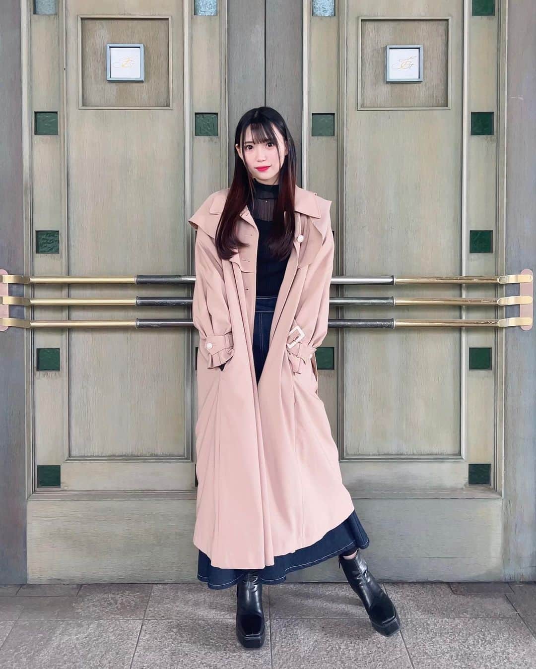 のインスタグラム：「トレンチコート大活躍の季節がやってきました✨👏  @fi.n.t_official のコートです🧥💗  #ootd #春コーデ #春服 #spring #骨格ストレート #160cmコーデ #snidel #コーデ #code #fashion #fyp #instafashion #ootdfashion #beautiful #スナイデル #春　#fint #フィント #コート #トレンチコート」