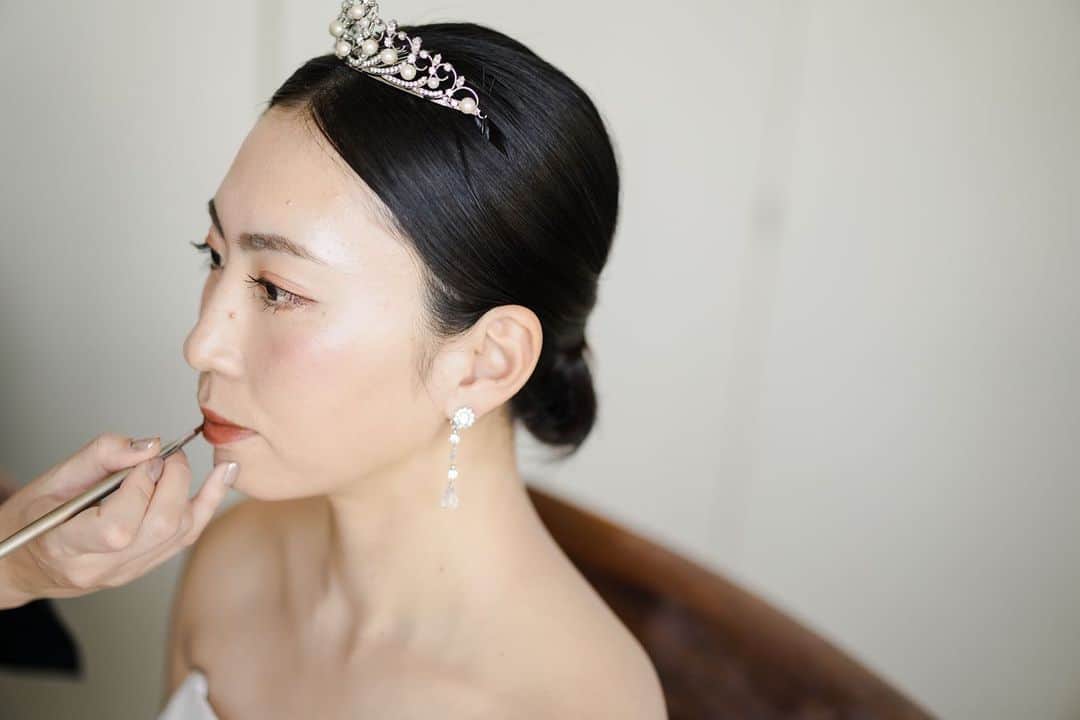 鈴木千代のインスタグラム：「もう二度と出ないであろう本気ver.  担当してもらったネイル💅のおねぇに  1生に1度の出来事なのに そのダイエットも頑張れないやつなんて 今後何しても頑張れない中途半端な奴よ！  ってお言葉がグサッときまして 毎日顔ゴリゴリマッサージして 身体の贅肉もつまみ上げて パックは1日2回して 炭水化物減らして頑張った！  最近反動でめっちゃ食べてるから そろそろもう1回頑張ろう😂」