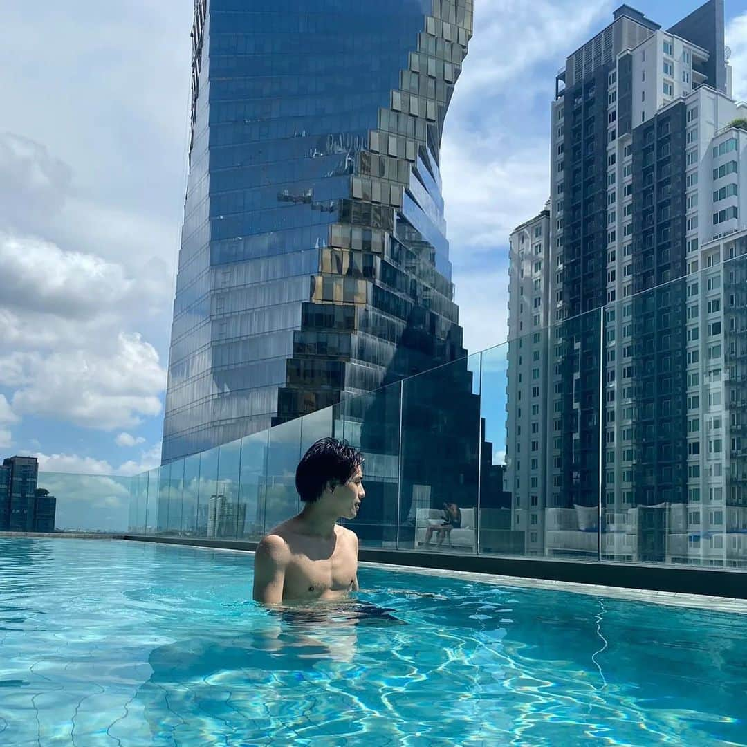 佐藤嘉人のインスタグラム：「Ascott Thonglor Bangkok🏙🏊 #タイ #バンコク #ascotttonglorbangkok #bangkok」