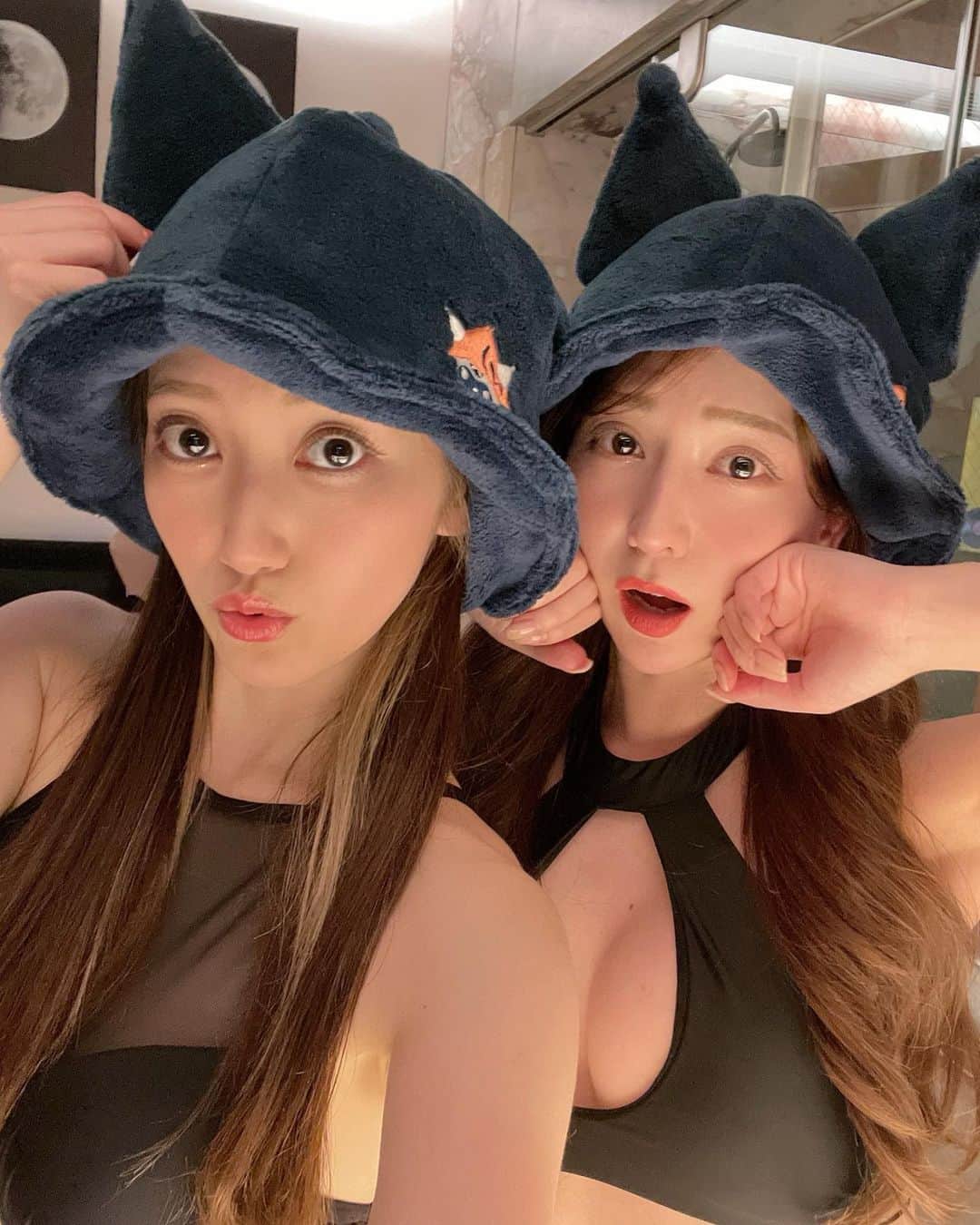 堀尾実咲さんのインスタグラム写真 - (堀尾実咲Instagram)「りっちゃかとサウナ😈😈  @azabu_tenqoo 行ってきたよ✨  個室サウナって周りの目を気にせず自分のペースでのんびり入れるからおすすめ☺️  めろぽんみたいに映え活もできちゃうおしゃれサウナちゃんだったよ🎀  お友達同士で行くのもよき◎ 男女で利用できるお部屋もあるみたいだからカップルで行くのもよき◎  24時間営業してるみたいだよ☀️🌟  めろぽんはおそろいのクロミちゃんハット被っていっぱい汗かいてきました🖤😈😈🖤  #sauna #saunatime #azabutenqoo #サウナ #サウナ女子 #サウナハット #サ活 #サ活女子 #サウナイキタイ #サウナー #サウナグッズ #サウナ部 #サウナ好き #整う #水着女子 #ビキニ #クロミ #クロミちゃん #個室サウナ #プライベートサウナ #サウナ女子会 #麻布十番 #麻布十番サウナ #pr」3月19日 21時03分 - misaki.horio