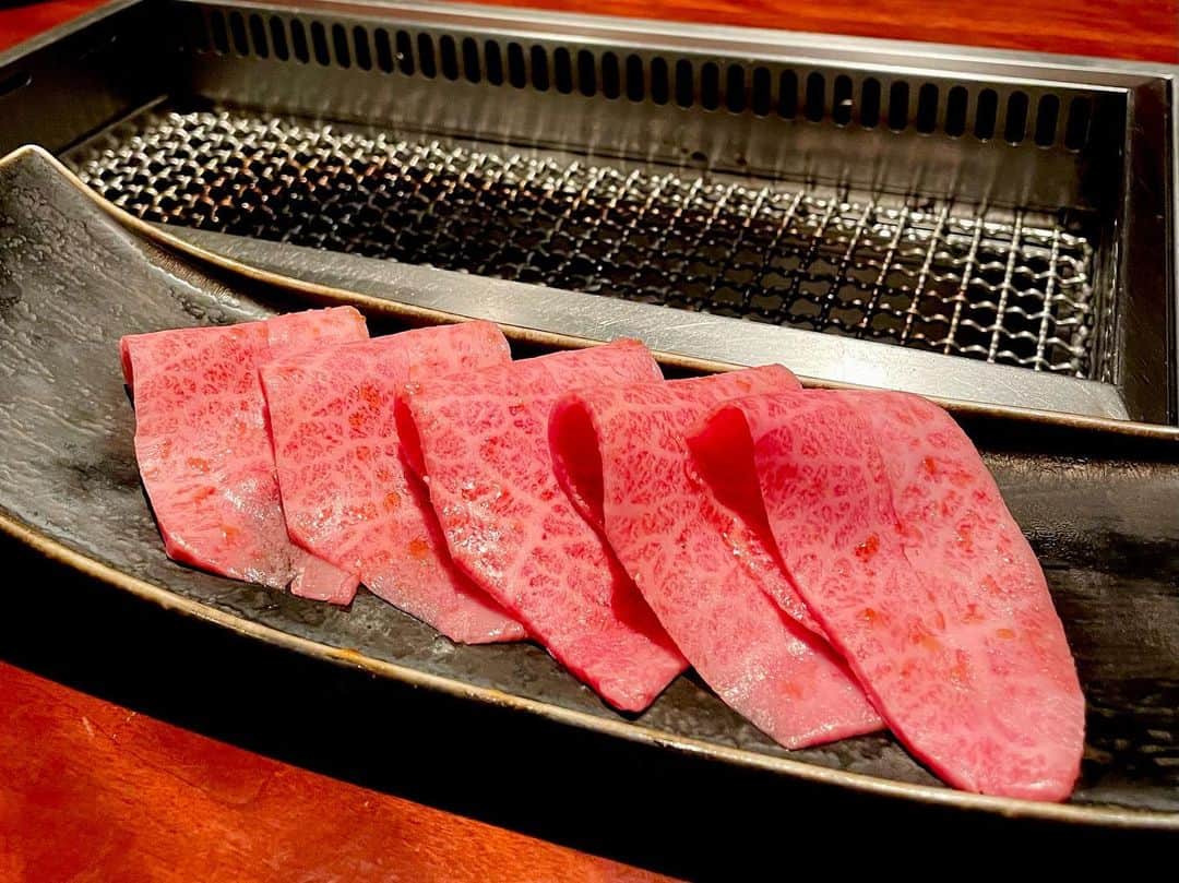 西川七海のインスタグラム：「たまにはごはんも載せてみる 最近の外食は焼肉かうどんばっかりだなあ😴  お肉の部位はみすじが1番好きなのですが、初めて行ったみすじという名前のみすじ推しのお店がとってもおいしかったです🐮  #都内の美味しい焼肉やさん教えて🐮」