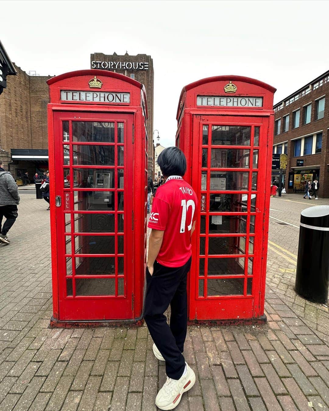 木村太陽さんのインスタグラム写真 - (木村太陽Instagram)「Manchester United ×TAIYO🇬🇧 Next time I want to watch the game in the stadium🏟 Where are you from?🧐  #manchester #manchesterunited #oldtrafford #マンチェスターユナイテッド #世界一周」3月19日 21時12分 - taiyojr.10