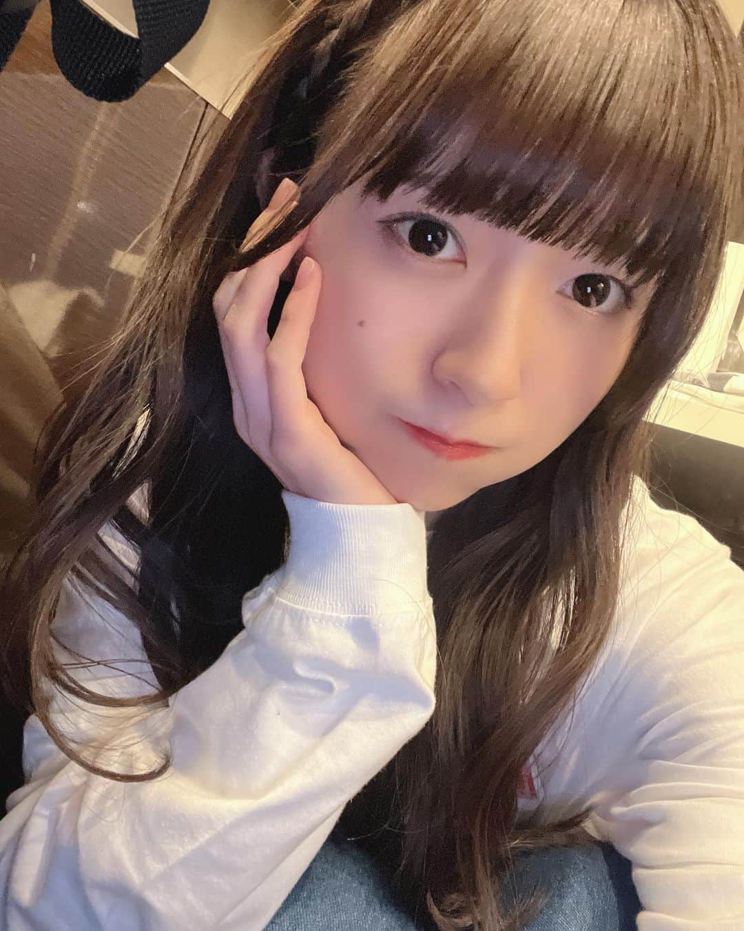 橋本美桜のインスタグラム：「全国ツアー名古屋公演ありがとうございました！楽しかった！✨ (グッズのロンティーもBoka niiのデニムパンツも可愛いけど全然写ってない) ⁡ ⁡ ⁡ #アイドル #IDOL #偶像 #パッツン前髪 #ロングヘア  #黒髪 #黒髪ロング #巻き髪 #編み込み #ナチュラルメイク #アイドルメイク #ootd #makeup #bokanii #名古屋  ⁡」
