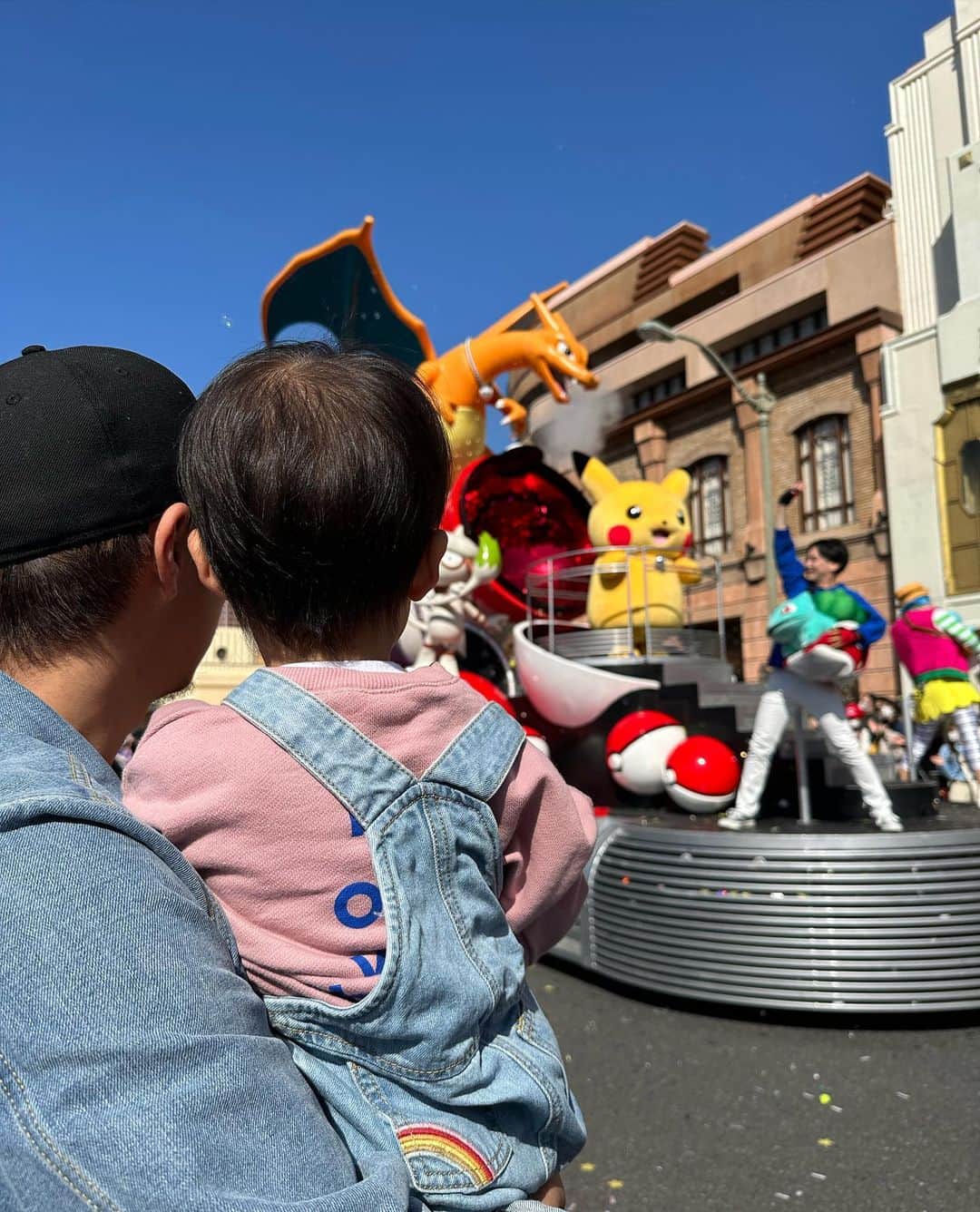 姫奈さんのインスタグラム写真 - (姫奈Instagram)「.  そうくん念願のポケモンのパレード🥰  朝から夜までしっかり遊んだ👦🏻🫶 かいくんが大きくなってきて、 お揃いのお洋服も増えて来た♡可愛い✨  #usj #ユニバ」3月19日 21時13分 - hinapin_0210