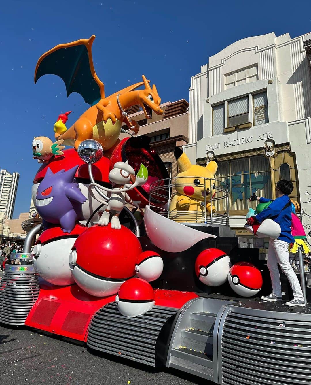 姫奈さんのインスタグラム写真 - (姫奈Instagram)「.  そうくん念願のポケモンのパレード🥰  朝から夜までしっかり遊んだ👦🏻🫶 かいくんが大きくなってきて、 お揃いのお洋服も増えて来た♡可愛い✨  #usj #ユニバ」3月19日 21時13分 - hinapin_0210