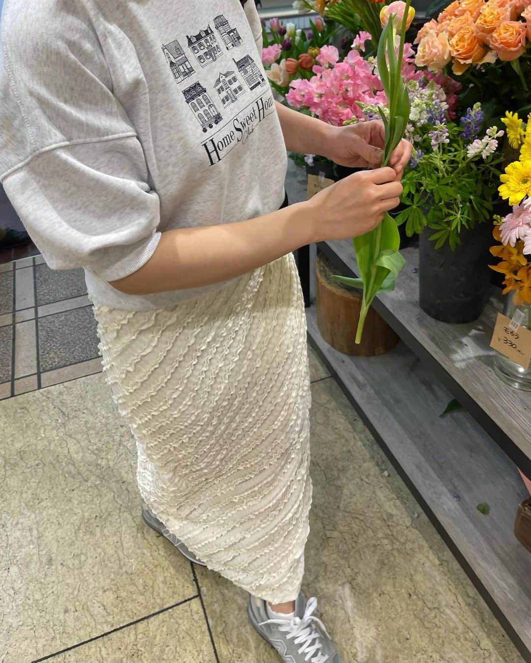 中谷愛のインスタグラム：「@amo_whale ちゃんのブランド @ruby_and_you で オーダーしたスウェット(と見えないけどバッグも)🏡♡ かわいいくてラフ〜に着れてお気に入り🫶🏻」