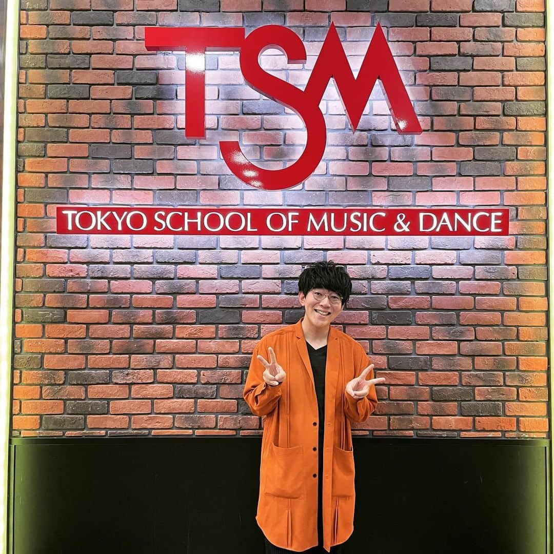 Tokyo School of Music&danceさんのインスタグラム写真 - (Tokyo School of Music&danceInstagram)「* 3/19(日)オープンキャンパス👀 小野友樹さん(@onoyuki_official ) による、スペシャルトークショーを開催しました！！👏👏👏  声のお仕事はもちろん、メディアの番組MC、YouTuber、歌い手、VTuberなど、様々なフィールドで幅広くご活躍されている小野さんに ご自身の活動についてや、学生さんへのアドバイスなど、貴重なお話しをたくさんお伺いした1時間でした…！！😌💡  ご参加いただいた皆様、 そして小野友樹さん、本当にありがとうございました！🙌✨  #tsm #tsm西葛西 #tsm西葛西校  #東京スクールオブミュージックandダンス専門学校 #tokyoschoolofmusicanddance #音楽 #ダンス #俳優 #声優 #エンタメ #エンターテインメント #専門学校 #music #actor #actress #voiceactor #voiceactress #entertainment #entertainer #school #student #vtuber #youtuber #20230319 #opencampus #小野友樹 #トークショー」3月19日 21時19分 - tsm_musicdance