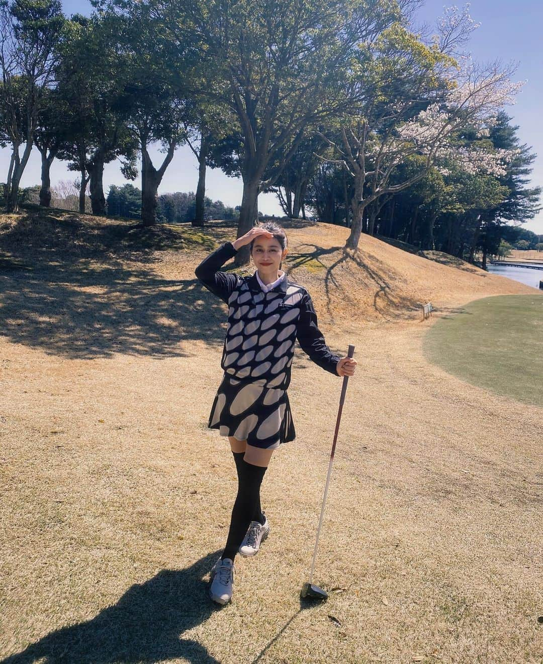 大見謝葉月さんのインスタグラム写真 - (大見謝葉月Instagram)「@adidasgolf ✖️ @marimekko  新作コラボウェア着てラウンド🖤 今日はドライバーとアイアンの調子良くて大満足😆✌️  #adidasgolf #marimekko #golfwear #golfswing #golflife #golfgirl #golf #adidas #golfstagram #golfday #narita #ゴルフ #ゴルフ女子 #ゴルフ女子コーデ #ゴルフウェア #ゴルフコーデ #ゴルフスイング #ゴルフバカ #ゴルフスイング動画 #ドライバー #アイアン #アディダス #アディダスゴルフ #マリメッコ」3月19日 21時22分 - h_a_z_k_i