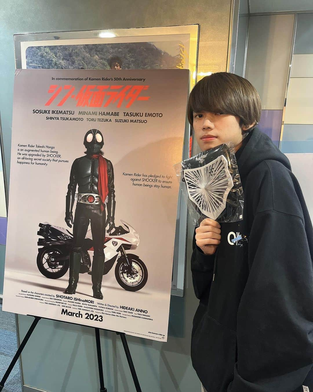 ゆうじのインスタグラム：「シン仮面ライダーの試写会に招待していただきました🍿心が少年に戻った！アツすぎ！  #シン仮面ライダー #YouTuber #ゆうじ #仮面ライダー #映画 #試写会 #インフルエンサー #映画デート #映画鑑賞  #映画紹介」