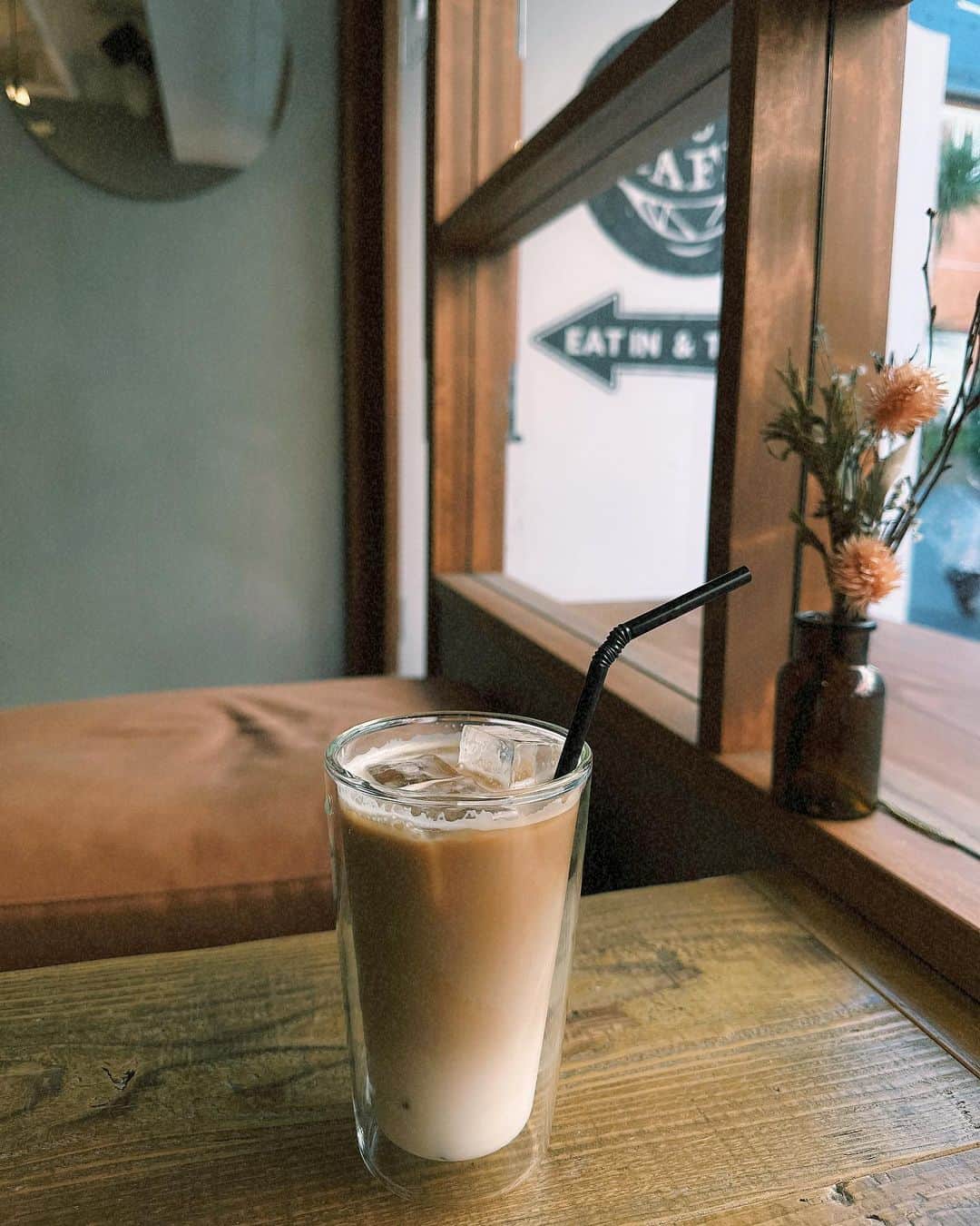 東城茉里のインスタグラム：「…☕️ ⁡ ⁡ #bagelcafe88 #下北沢 #cafe」