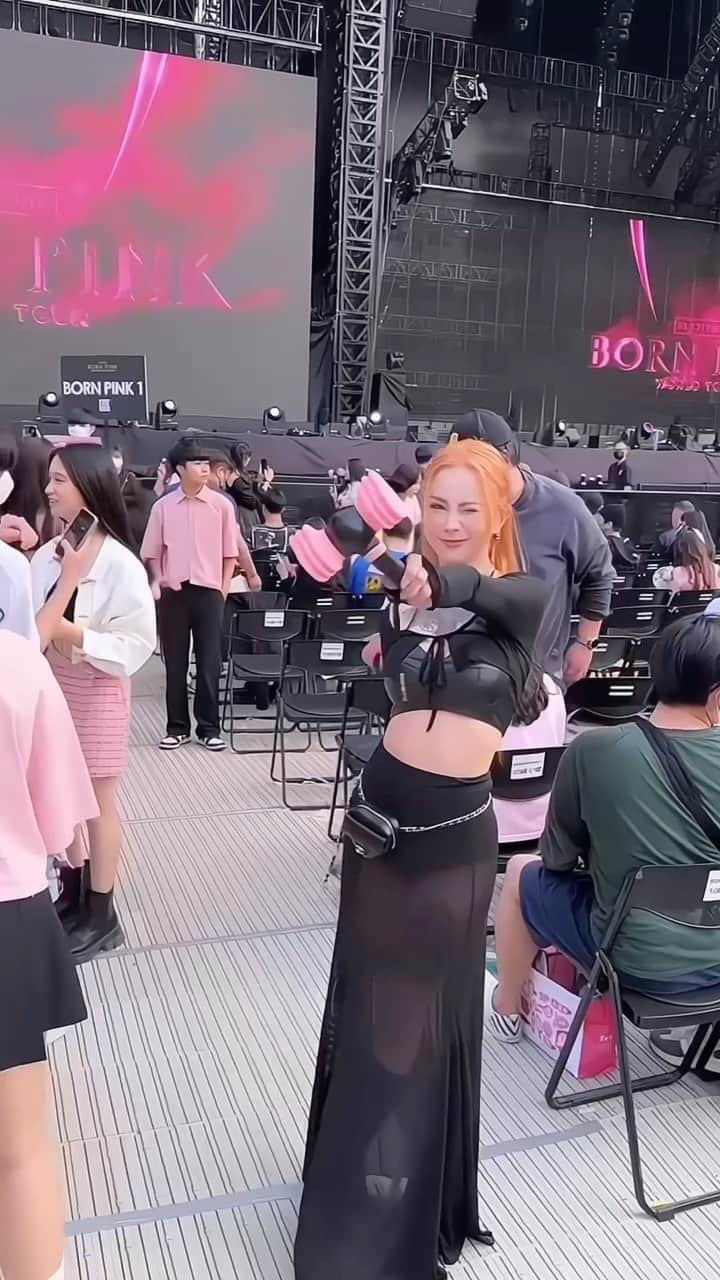 Abby Chenのインスタグラム：「Black pink💖🖤」