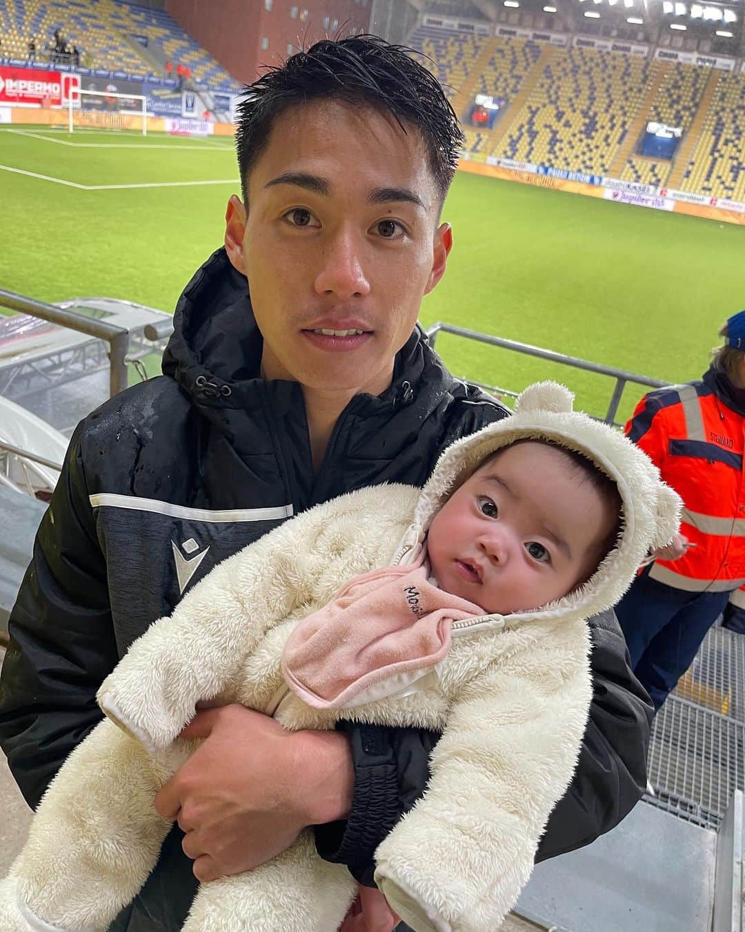 林大地のインスタグラム：「勝利の女神👶🏻🧸 久しぶりに勝ったで #育児 #母親の偉大さを知る日々」