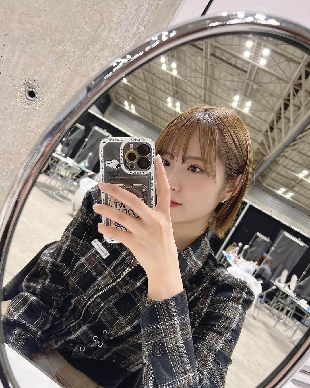 小嶋花梨さんのインスタグラム写真 - (小嶋花梨Instagram)「今日の私服🏷 ⁡ ⁡ #NMB48 約3年ぶりの握手会!!✨ ⁡ 幸せをかみ締めながら皆さんとお話していました！会いに来てくれた皆さん本当にありがとうございました🥹🫧 ⁡ 関東でのイベントも中々無かったので、 また会いに行けるようにNMBも頑張ります✊🏻 ⁡ ⁡ 次の握手会は大阪！ 少し先になりますが楽しみにしています😌 ⁡ #ショートカット #ショートヘア #ショートヘアアレンジ #シャツ #シャツコーデ #春コーデ #LVEU. #CalvinKlein #カーゴパンツ」3月19日 21時46分 - nmb_kojima_48