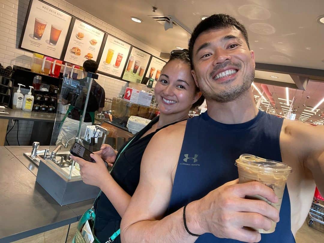 エリナ シルカのインスタグラム：「8th wedding anniversary with my coffee buddy ☕️💍 結婚記念日前日にマンオブザマッチを取る、なんともラッキーな山田。笑 いつまでも2人で仲良くカフェ行けますように(^^)」