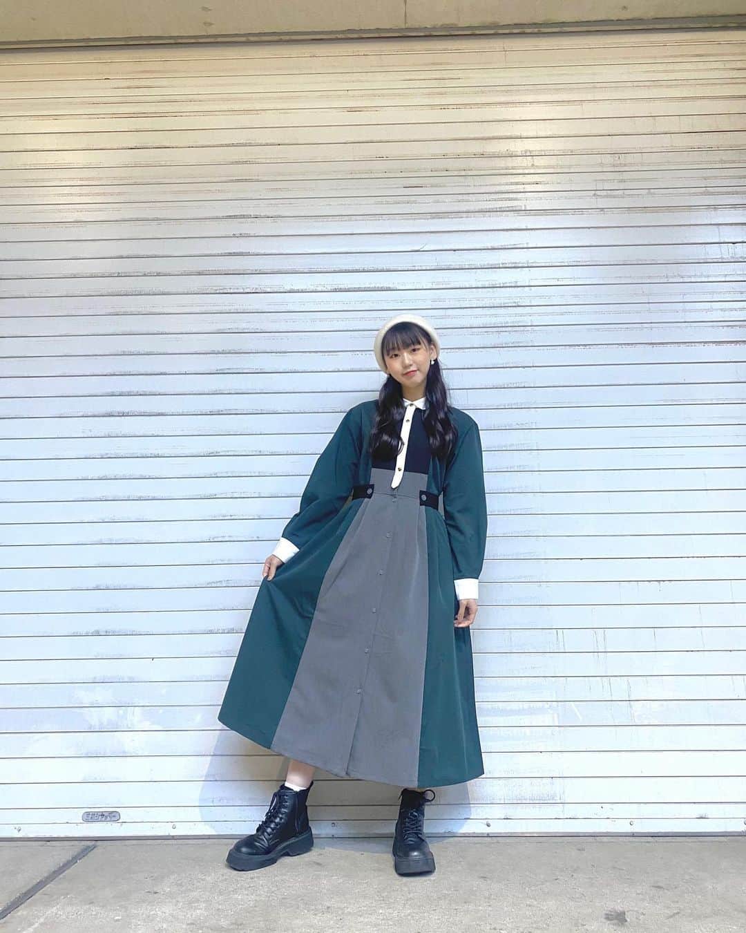 のインスタグラム：「今日の私服💚🤍🖤  3年ぶりの個別握手会！  本当に幸せな時間でした🙇‍♀️  ありがとうございました！  #私服 #ワンピースコーデ #ベレー帽」