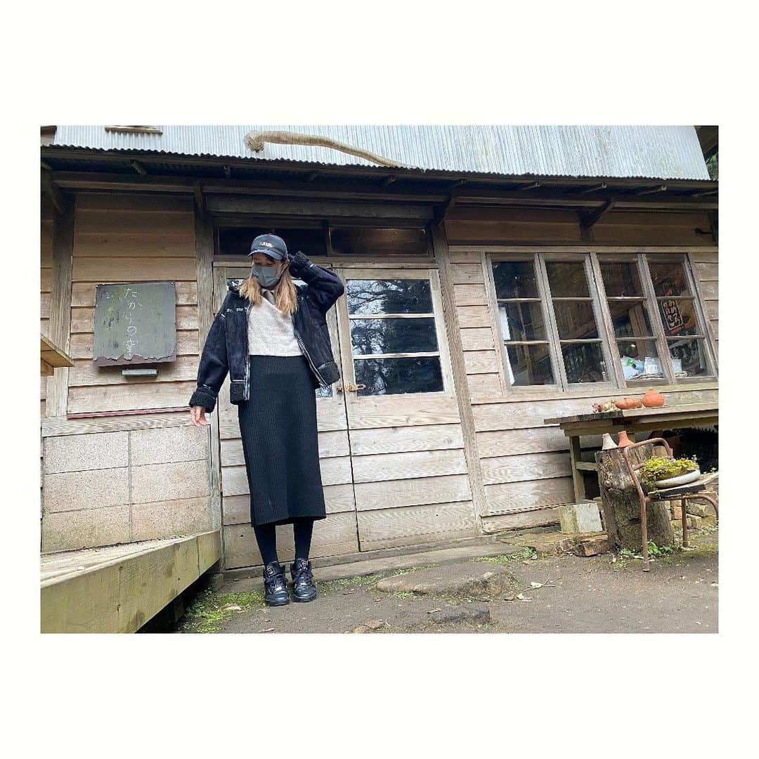 夢月せらのインスタグラム：「年明けに、初めて陶芸体験してきました✨  轆轤って奥が深い… めちゃくちゃ集中してたくさんお皿作って聞き入ったやつを選んで焼いてもらい、、  出来上がったものがつい先日送られてきましたー😆😆😆👏  1から形作ったお皿は愛着湧きまくりです︎💕︎ 他にも色んな形が作れたらいいなー🥰   @takaraclaystudio さんありがとうございました☺🙏✨   #陶芸  #陶芸教室  #たからの窯  #鎌倉」