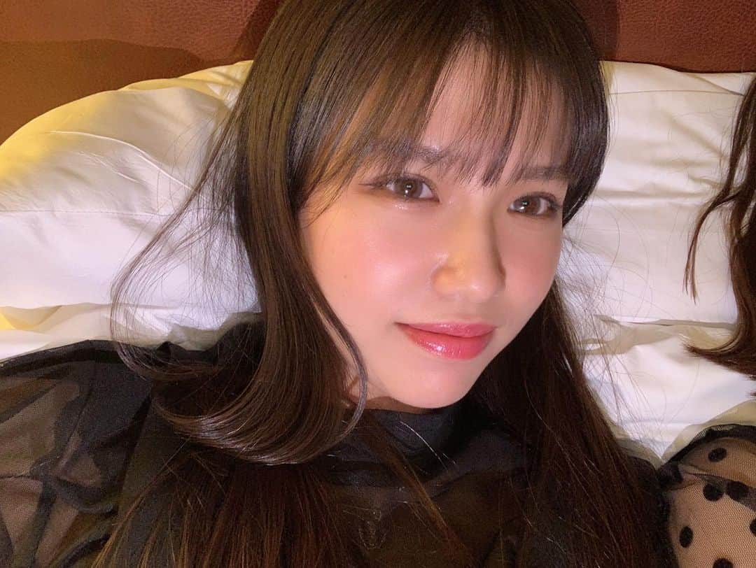増田小春のインスタグラム：「こなちゃん（姉）の声入り。🤫 勝手に載せたら絶対怒られる。笑  この前、家族4人でお泊まりとお誕生日会したの！ お姉ちゃんはいつでもどストレートに言ってくるので、 よく泣かせられます。 #こはる #姉妹」