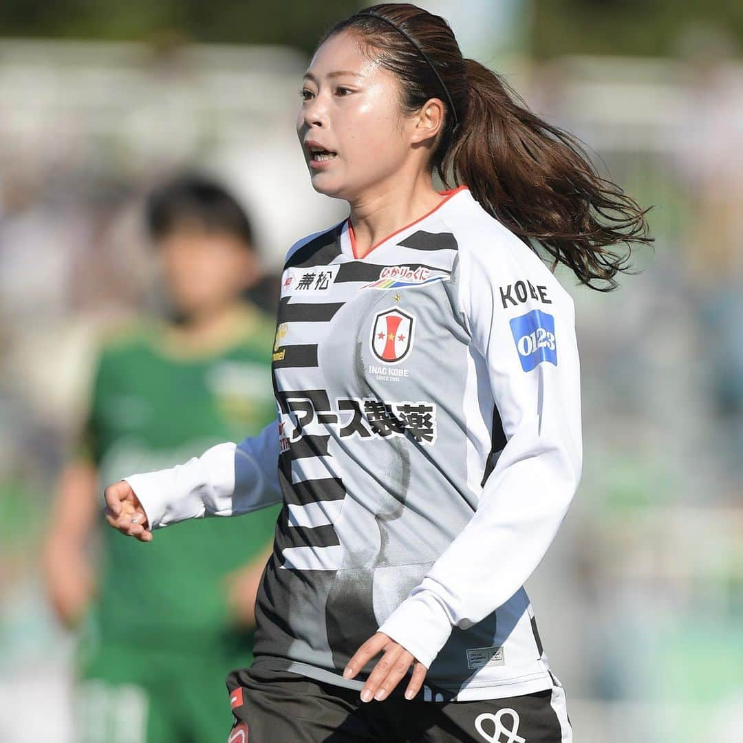 伊藤美紀のインスタグラム：「vs 日テレ東京ヴェルディベレーザ 1-1   awayでの応援ありがとうございました。 先制したものの勝ち切ることが出来ず悔しかったですが、試合後のサポーターの皆さんの声がとても温かかったです🥺 . 次節、ホームノエスタ！絶対勝ちます！ 引き続き応援よろしくお願いします🦁 . . しのみ @shinomi_k  WEリーグ初ゴールおめでとう👏🏻👶🏻💕 . #yogibo #weleague #WEリーグ #INAC神戸 #inackobe  #伊藤美紀 #6  #西が丘 #味の素西が丘フィールド」