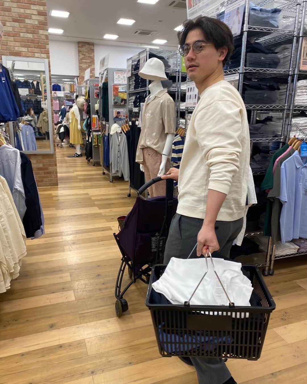 国山ハセンさんのインスタグラム写真 - (国山ハセンInstagram)「お買い物  #uniqlo」3月19日 22時24分 - hasen_kuniyama