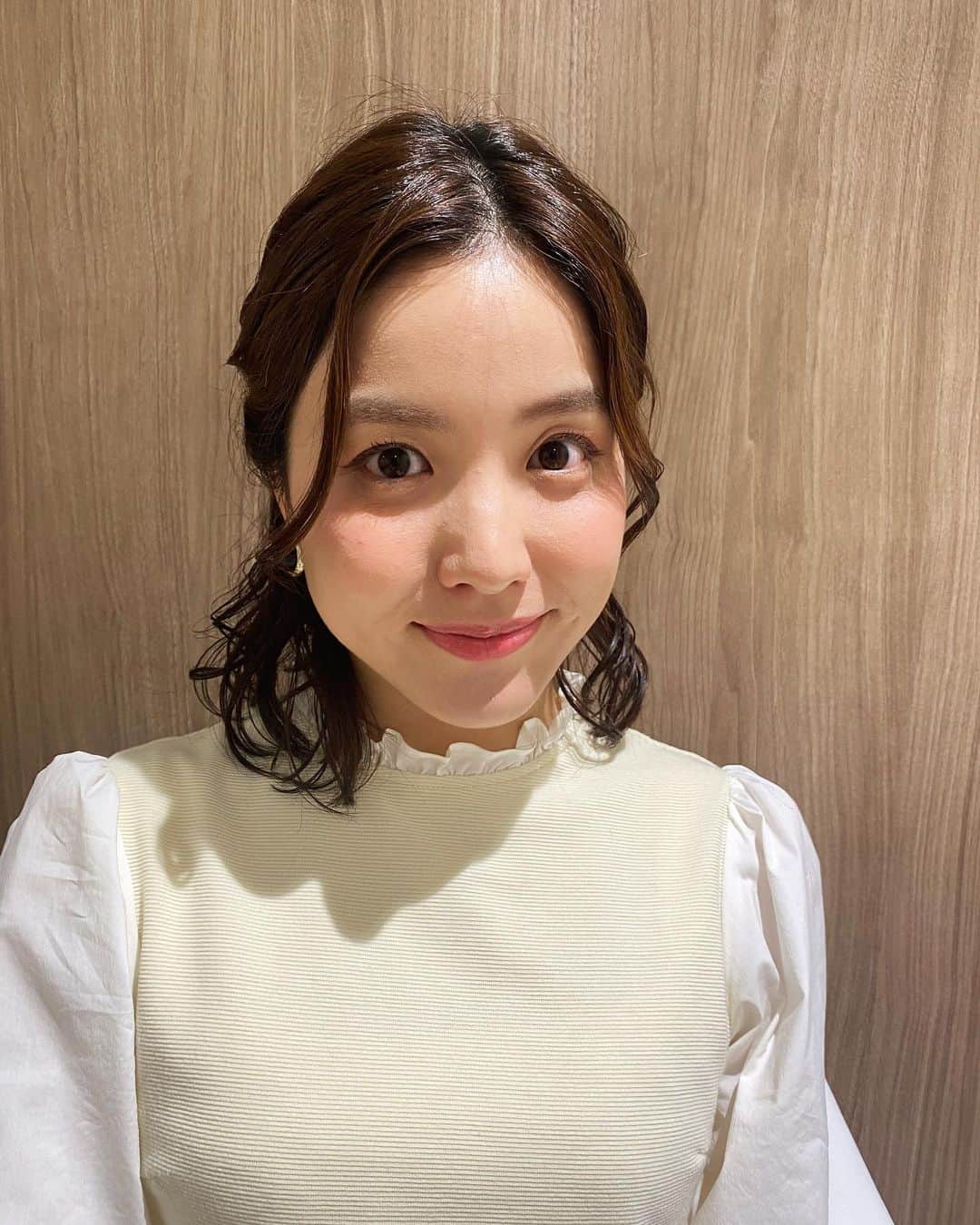 増井なぎさのインスタグラム：「春メイク🌸🌸 ちらほら桜咲いてるこの頃🥰 #衣替えはじめました」