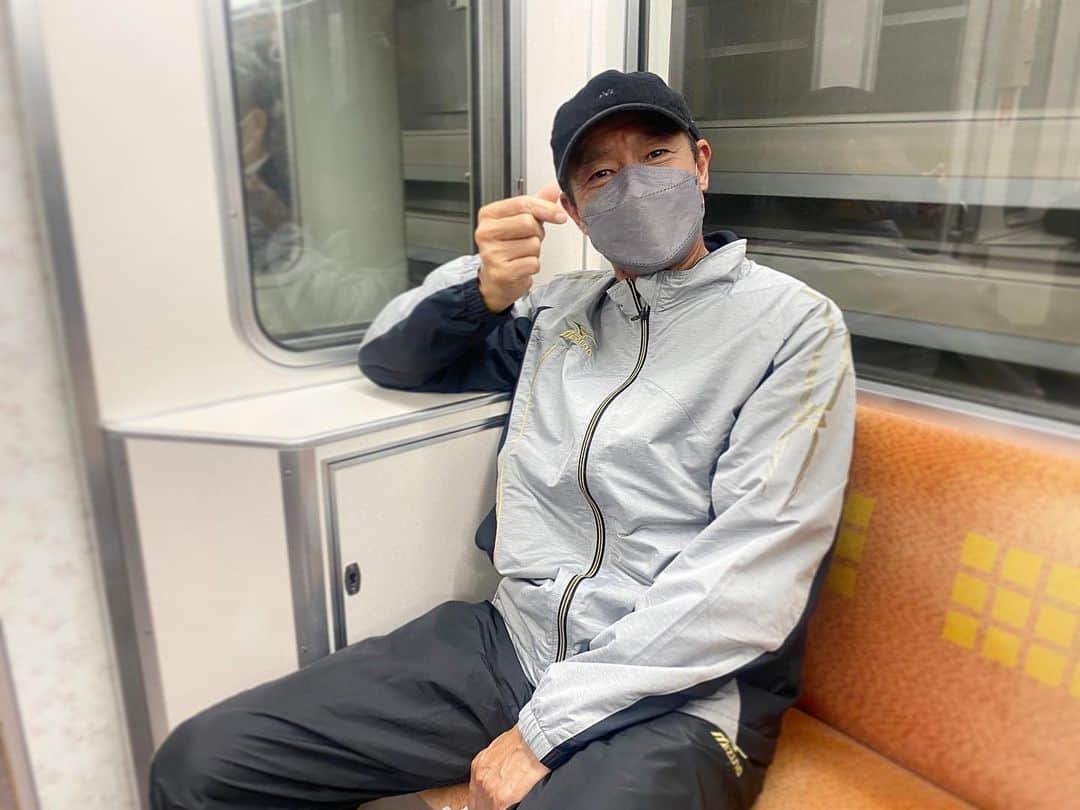 柳葉敏郎のインスタグラム：「. 数十年ぶりに 地下鉄に乗りました。 長堀鶴見緑地線…      そして気づいたらフォロワーさんが5万人に…😳 いつも沢山のコメントありがとうございます‼️」