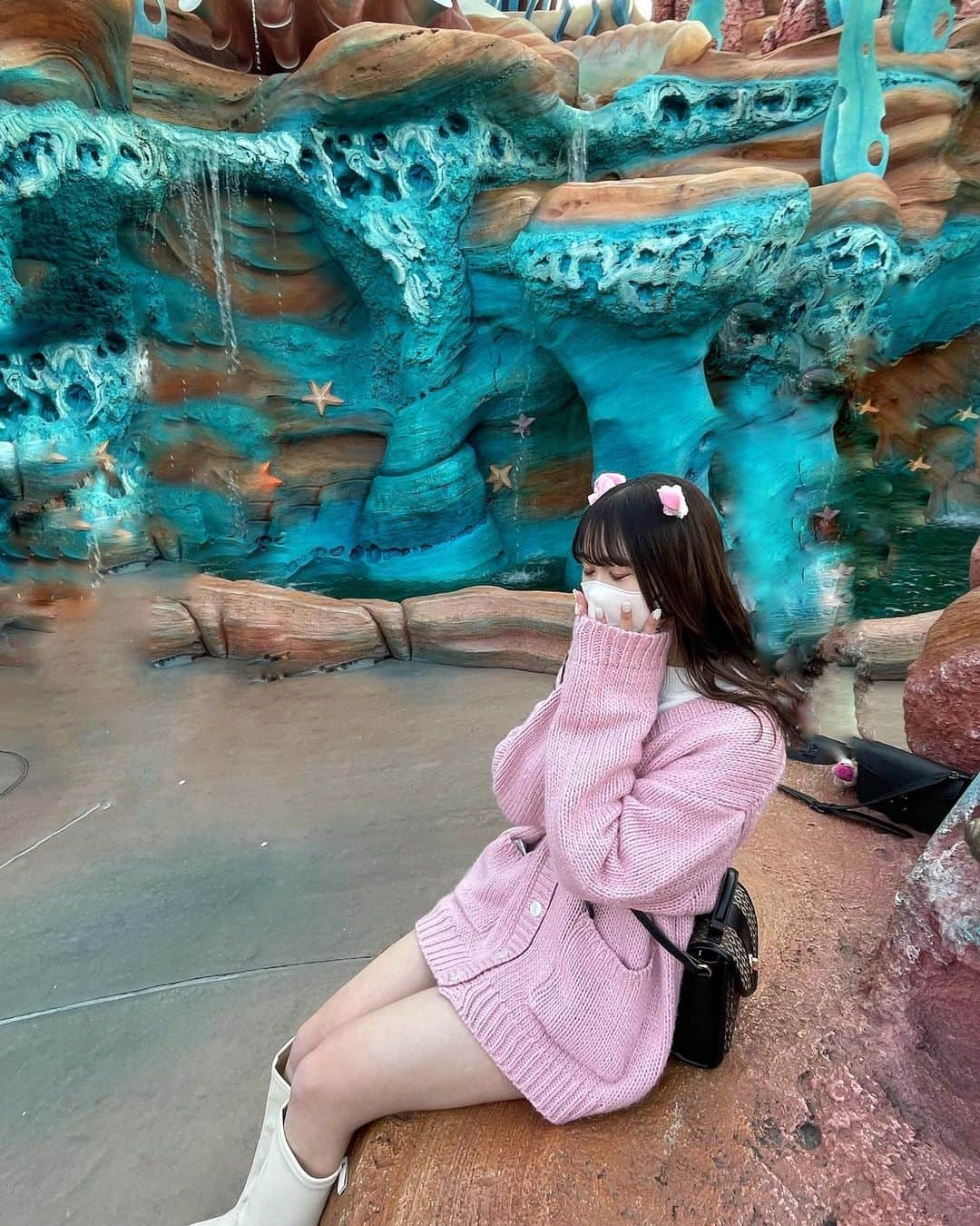 れなさんのインスタグラム写真 - (れなInstagram)「. 🧜🏻‍♀️🐚💙 ・ ・ #ディズニー #ディズニーコーデ #ディズニーシー #東京ディズニーシー #tokyodisneysea #disneysea #disney #マーメイドラグーン #マリーちゃんコーデ #マリーバウンド #ロザリオクロス」3月19日 23時13分 - rena_rosario_c