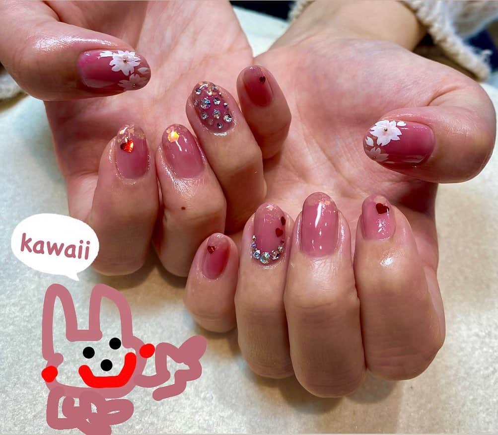 のインスタグラム：「桜ネイルしたよ🌸  桜の女王になりたいんだあ」