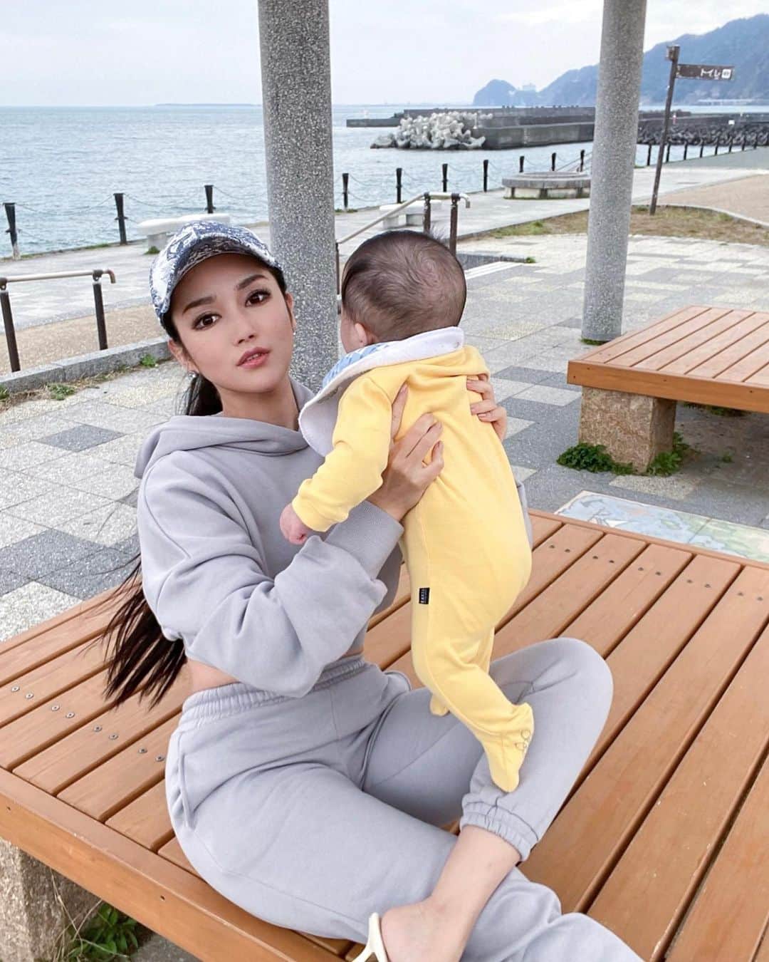 AYAMEのインスタグラム：「#momlife#momblogger#babymama#sweetmoments#lovelyday#mybaby#familytime#mylove#stroller#bakerbytedbaker#copperpearl#grl#casualstyle#momfashion#bakerbytedbaker」