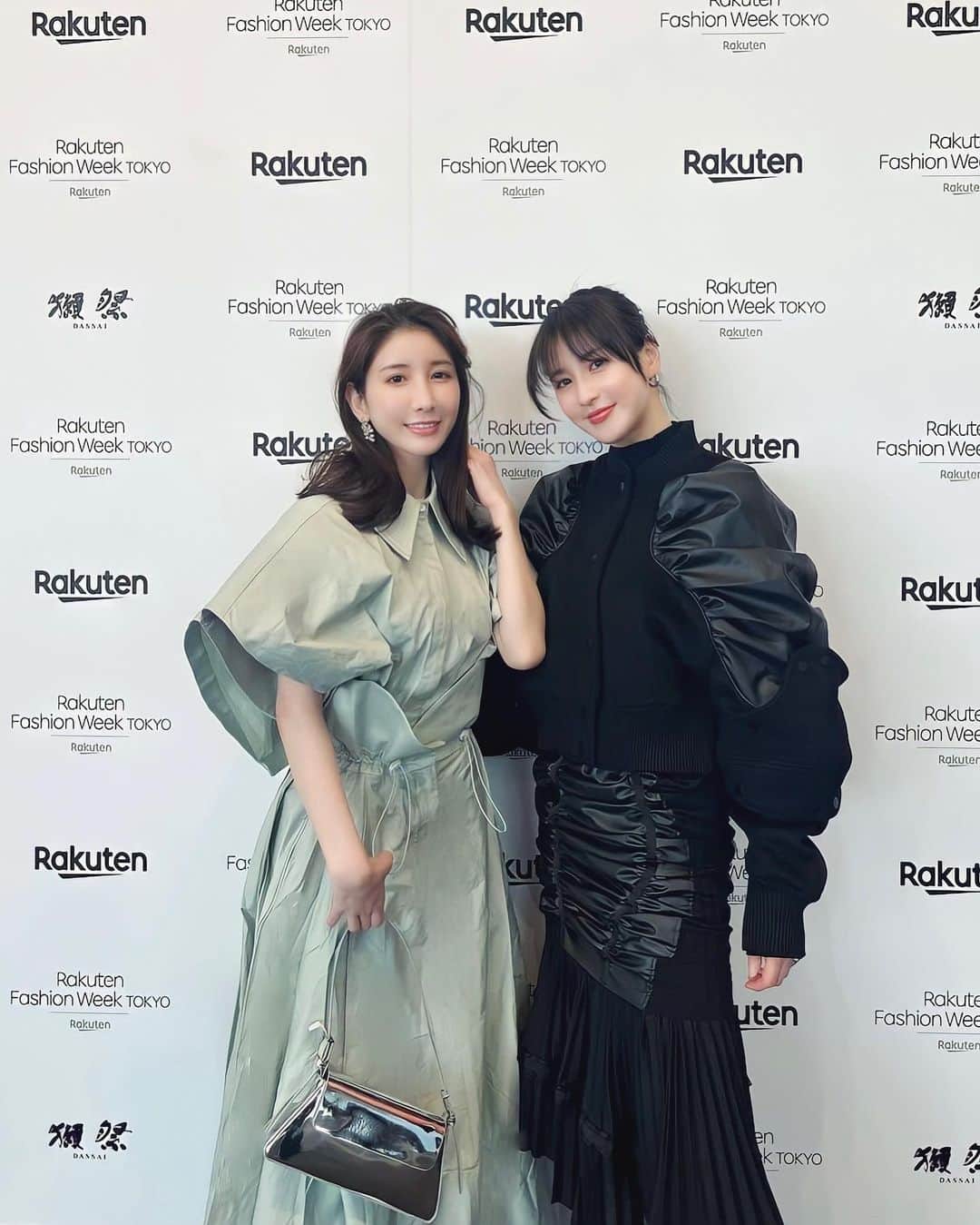 亜里沙のインスタグラム：「@seivson #tokyofashionweek  跟大學同學的閨蜜🤍 あやちゃんと一緒に台湾のモード系ブランド  #seivson のショーを観に行ってきました💕 seivsonのお洋服はデザイン性があって可愛い✨🫶🏻」