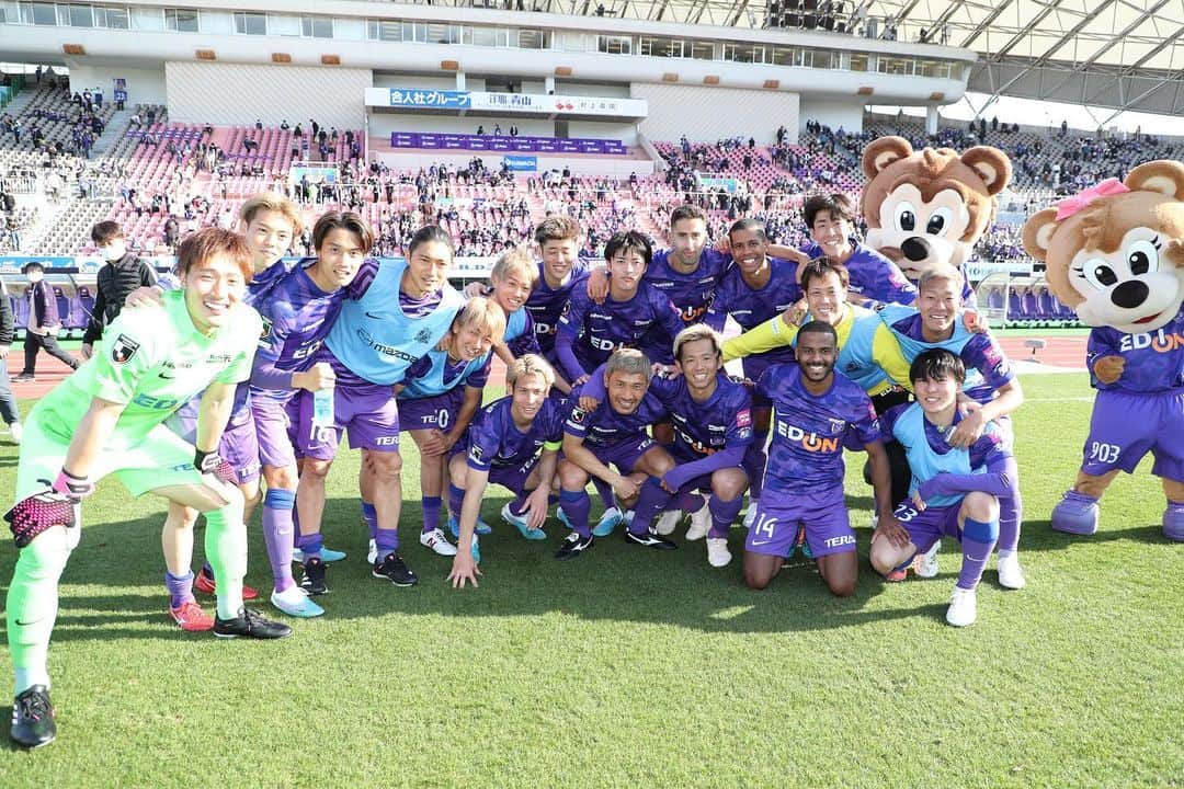 塩谷司さんのインスタグラム写真 - (塩谷司Instagram)「今日も最高のサポートありがとうございました！ 皆さんの声援が僕たちの力になりました！ これからも共に闘いましょう💪 @sanfrecce.official」3月19日 23時40分 - sio12533