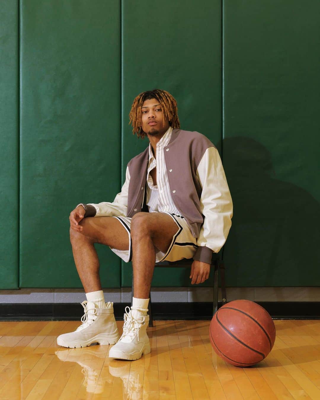 ジョン エリオットのインスタグラム：「Vintage Varsity Shorts - New styles are available now. Explore the drop through the link in our bio and stories.  Featuring: @ogsiimba  Photography: @robertmholland  Art Direction: @p.lo」