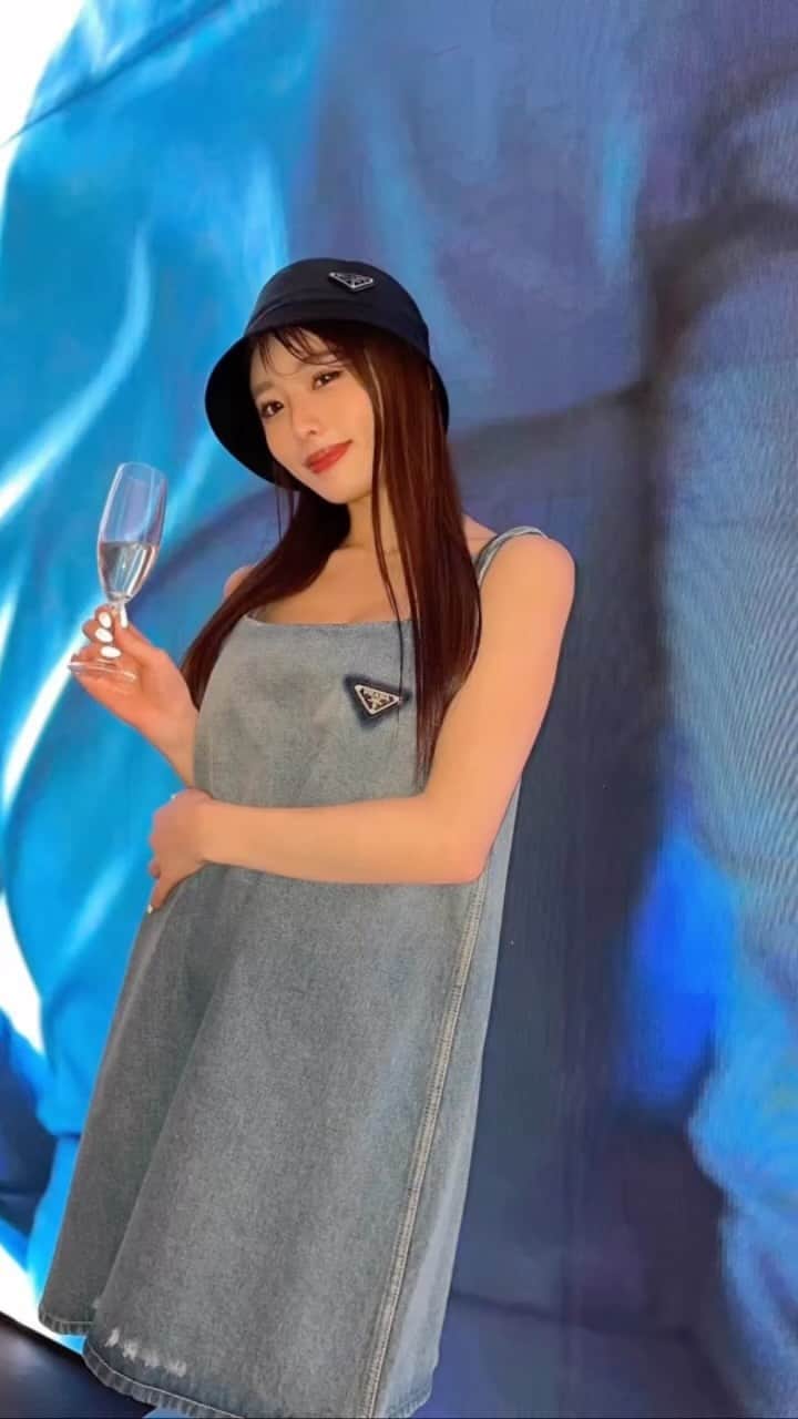 MIYABIのインスタグラム：「この前　@prada のpartyお邪魔したよ🥂💎  可愛いお洋服たくさんで幸せな空間だったぁ🥹  たまにはこんなファッション投稿も、ちゅきっ？🫰🏻  #cyberjapan  #サイバージャパン  #ミヤビーム  #prada2023  #touchofcrude」