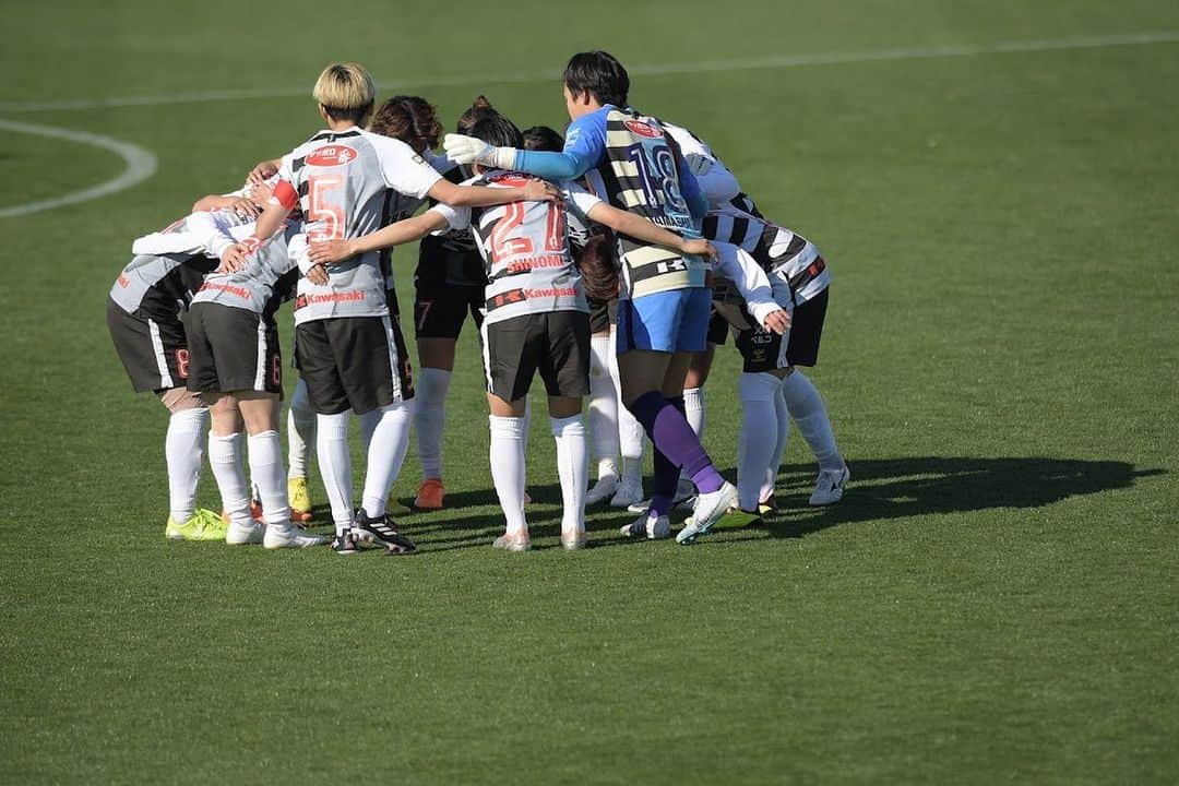 三宅史織のインスタグラム：「. アウェイにも関わらずたくさんの応援ありがとうございました！！ しのみ初ゴールおめでとう😌  #inac神戸 #weリーグ」