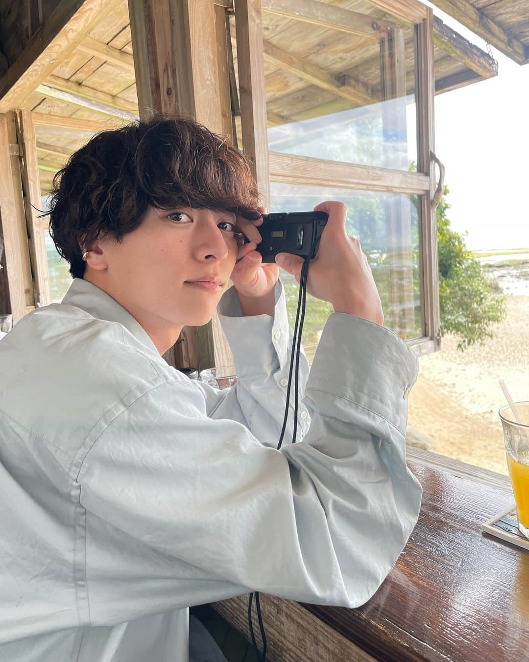 吹春友介のインスタグラム：「⠀ okinawa~ 海が綺麗で空気もご飯もうま〜でした 次は海入れる季節に行きたいな〜🏝 りょうへい運転いっぱいありがとう🫶」