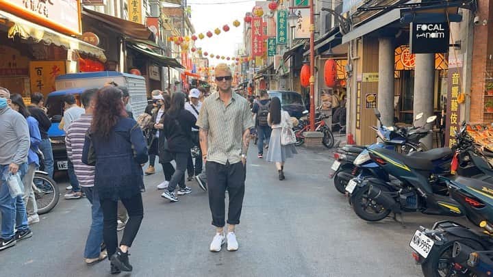 ライアン・テダーのインスタグラム：「#TAIPEI !! WE ❤️ U!  Perfect weather, perfect crowd, perfect food, perfect trip.  We can’t wait to come back - this was our favorite visit so far we should of done 2 shows back to back (we tried, venue wasn’t available!) see you soon!!   #台北！！ 我们❤️你！ 完美的天气，完美的人群，完美的食物，完美的旅行。 我们迫不及待地想回来 - 这是我们迄今为止最喜欢的访问，我们应该背靠背完成 2 场演出（我们试过了，场地不可用！）很快再见！」