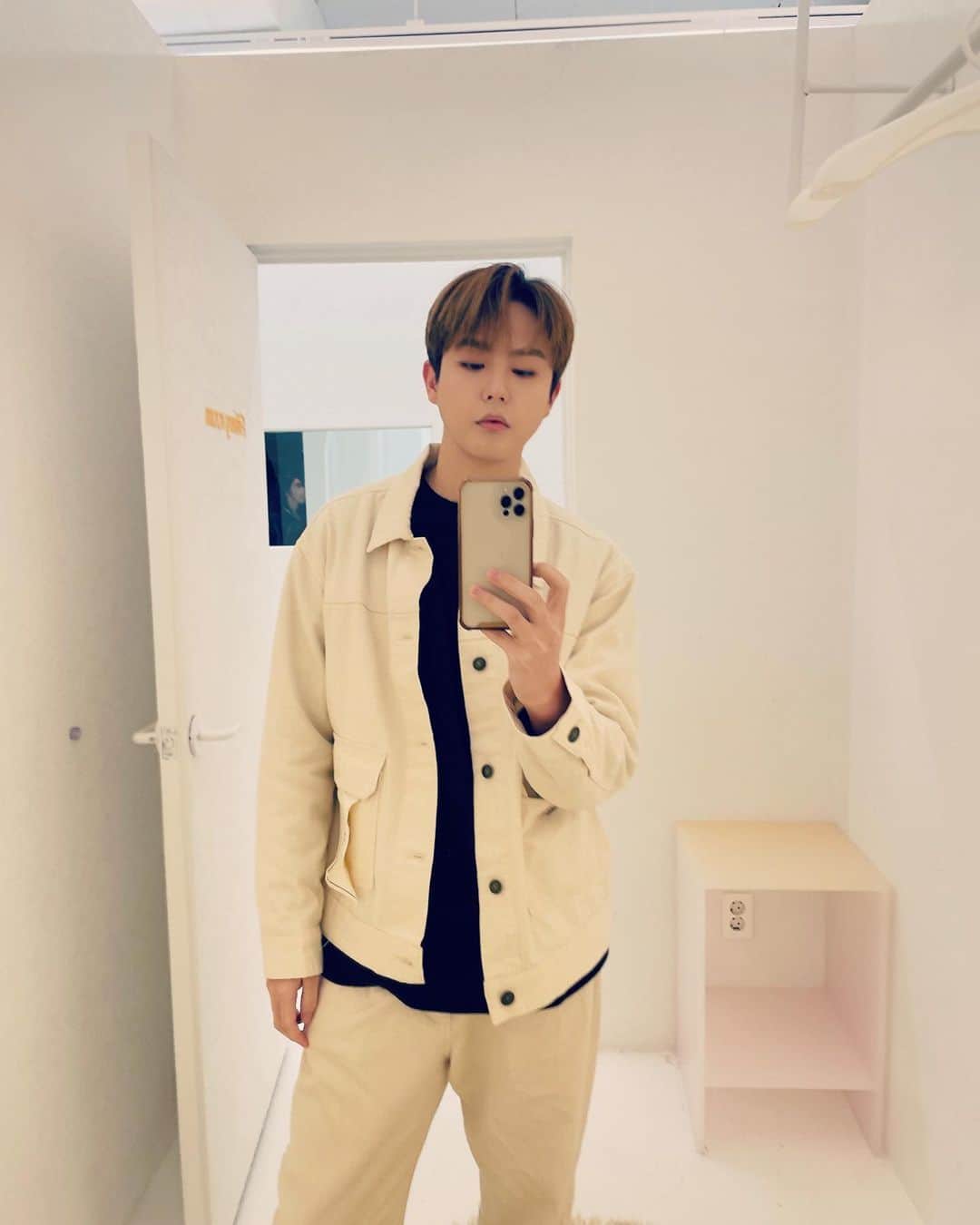 インジュン のインスタグラム：「나 키 안작음✌️ 俺せ高いよ✌️」