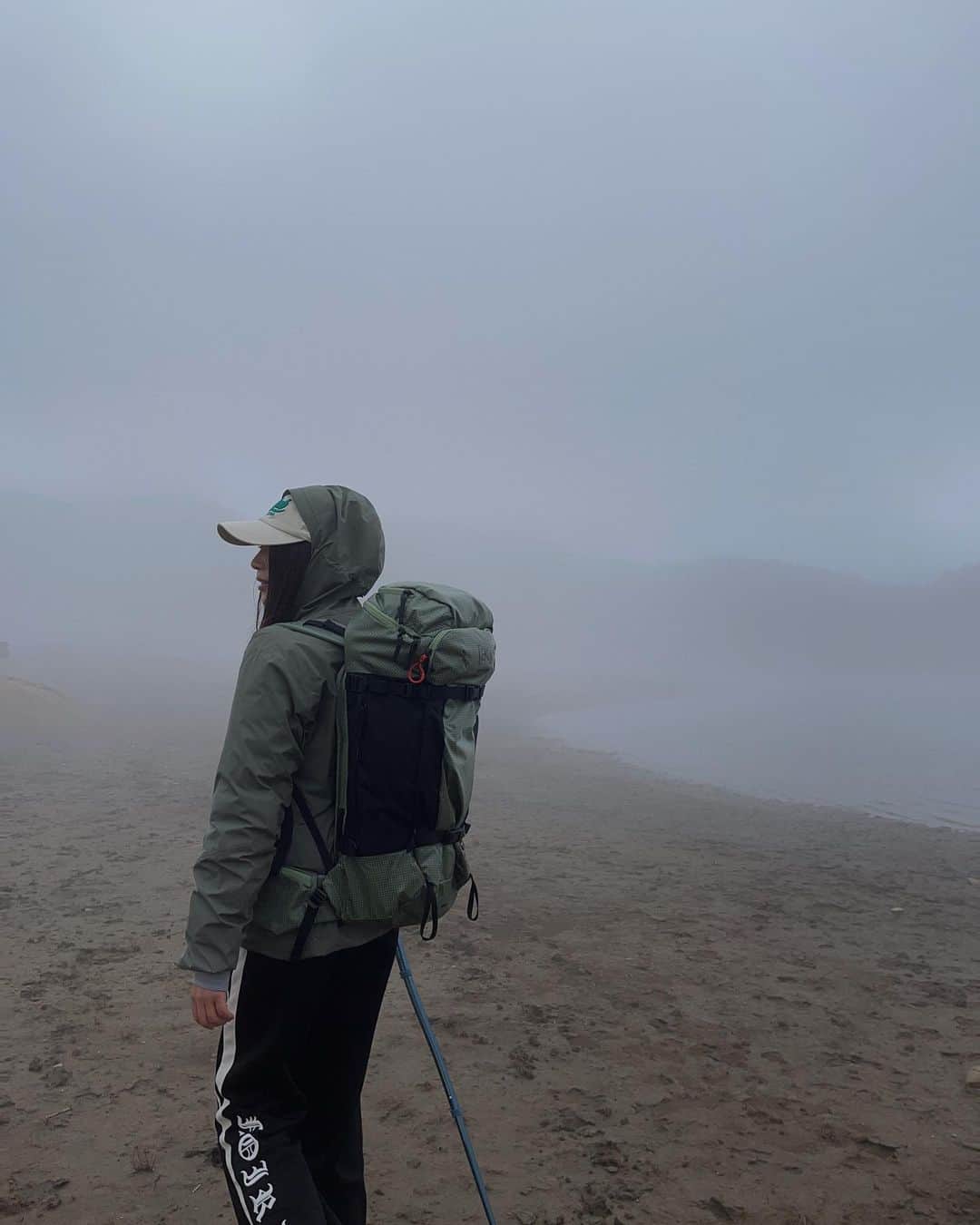 チン・インヒさんのインスタグラム写真 - (チン・インヒInstagram)「🥾#hike #nature 🌍#mountains」3月20日 0時35分 - chininhi