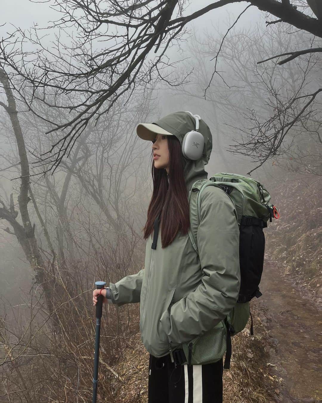 チン・インヒさんのインスタグラム写真 - (チン・インヒInstagram)「🥾#hike #nature 🌍#mountains」3月20日 0時35分 - chininhi