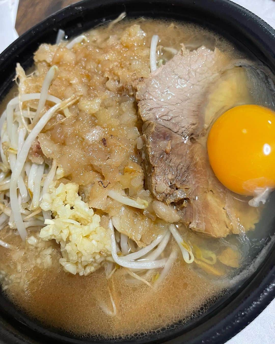 道井悠さんのインスタグラム写真 - (道井悠Instagram)「家でドラマ見ながら食べる二郎系がいっちゃん美味しいんや！ 今BOYS PLANETというオーディション番組と(全員赤ちゃんみたい漏れなくみんなデビューして🙏) Netflixの『グローリー』(いじめリベンジほんとに観るのが止まらない) 『YOU』(ストーカーの主人公が新シリーズではストーカーされてておもろい) ばっかり見てて時間が足りません🤝  舞台『東京War:DS』稽古始まりました。 アクション初挑戦なんですが、ダンスの振りを覚えるのに時間がかかる道井は殺陣でも覚えるのに時間がかかるのです。 運動神経はいい方なんだけど=ダンスうまい=殺陣うまい、では決してないことを役者になって痛感する！ 自分の体の魅せ方が上手い人はきっと殺陣もうまいとおもう！ もっと修行せねばという毎日です☺️💭 ただ人を殴るの、楽しい。(語弊がある)  2023年4月19日(水)～23日(日) 新宿村liveにて上演！  チケット販売開始しております。 いい女がたっくさん出て戦う舞台なので、推しを見つけにぜひ観にきてください♥️ 一応主演させてもらってるので道井の応援もしてくれると嬉しいよ！ チケット🎫↓ https://www.confetti-web.com/detail.php?tid=71255&  今週の日曜日にもイベントありました！ 『原奈津子と道井悠のギャンギャンいこうぜ！』 というイベントで、 競馬好きの原奈津子とパチンコ好きの道井悠で好きを語り尽くします。 歌もライブハウスで折角なのでパチンコパチスロに関係する歌も何曲か歌う予定です🎤😆 久しぶりに人前で歌うのドキドキ セクシーなバニーちゃん衣装のグッズもありますよ👯‍♀️🐰 こちらもよかったらぜひ！ チケット🎫↓ https://t.livepocket.jp/e/gdr55  こういうイベントとか舞台でチケットの動きがあるとまた道井を呼んでくださることがあるので、ご興味ある方はぜひ観に来てくれると嬉しいよ✨ 動画などは高評価や応援コメントなどあれば非常に励みになります🙇‍♂️ Twitterなどでも名前を出して褒めてくれるとサーチしている関係者の目に止まるかもしれません🙇‍♂️(私もエゴサして活力になってます！) 今、やりたいお仕事をたくさんやらせて頂いているのは一重に応援してくれている皆さんのお陰です。 たくさん悩んで傷ついても、応援の一言で立ち直れます。 いつもありがとうございます！ もっともっとがんばります！！」3月20日 0時41分 - michiiharuka