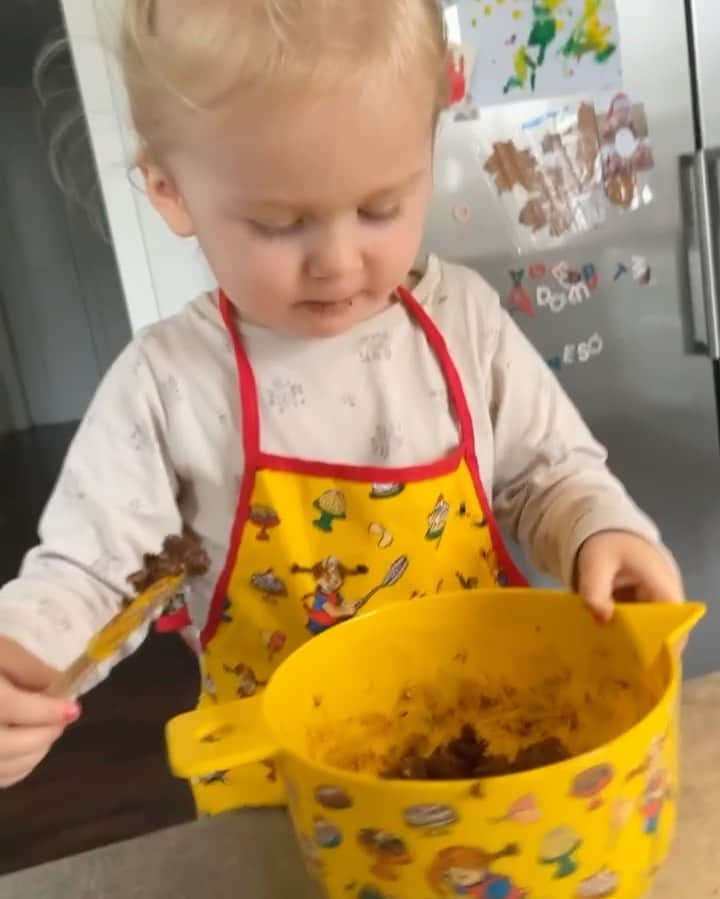 イザベル・オルソンのインスタグラム：「Söndagsbak 🍪」