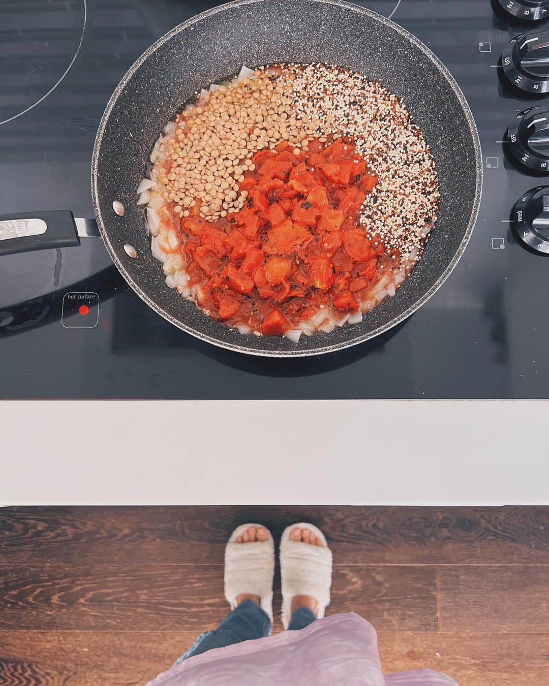Kalyn Nicholsonさんのインスタグラム写真 - (Kalyn NicholsonInstagram)「pov’s: March edition   1. You made Thai peanut noodles 2. Getting back into French press coffee 3. Laundry day  4. Replanting your propagated plants 5. You made berry crumble bars from Pinterest  6. And then Guinness brownies for St. Paddy’s  7. Stuffed pepper filling and… 8. Chick pea Caesar salad the next day because you’re apparently on a big cooking and baking wave.」3月20日 0時50分 - kalynnicholson13