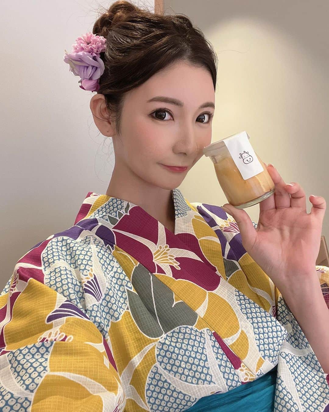 秋葉のぞみさんのインスタグラム写真 - (秋葉のぞみInstagram)「. . . Japanese kimono 👘❥❥❥  . 差し入れで頂いたご当地プリン🍮 yummy♥︎ . . #kimono  #japanesegirl  #hotspring  #model」3月20日 1時08分 - akiha_nozomi_official