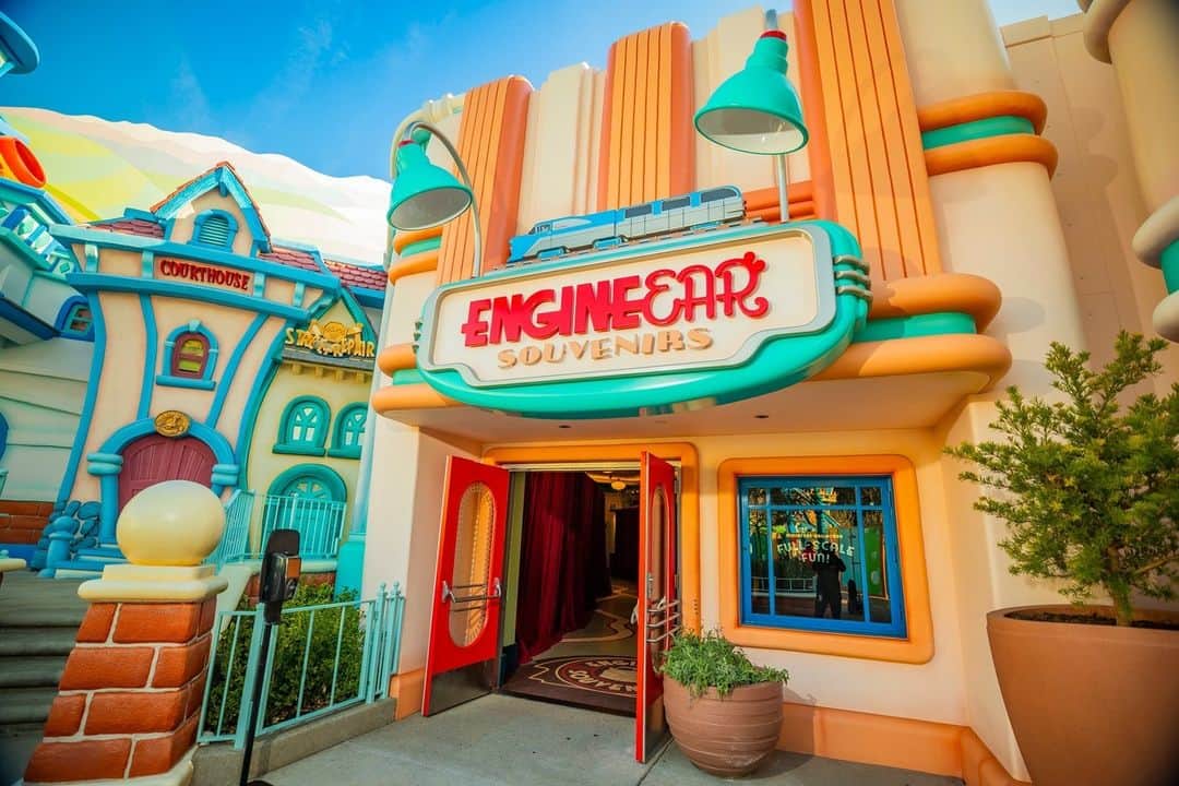 ディズニーランドさんのインスタグラム写真 - (ディズニーランドInstagram)「Welcome Fun & All! The reimagined Mickey’s Toontown is NOW OPEN at #Disneyland where all families have the opporTOONity to explore, unwind, and play in their own way! Let us know what you’re most excited about 👇」3月20日 1時11分 - disneyland