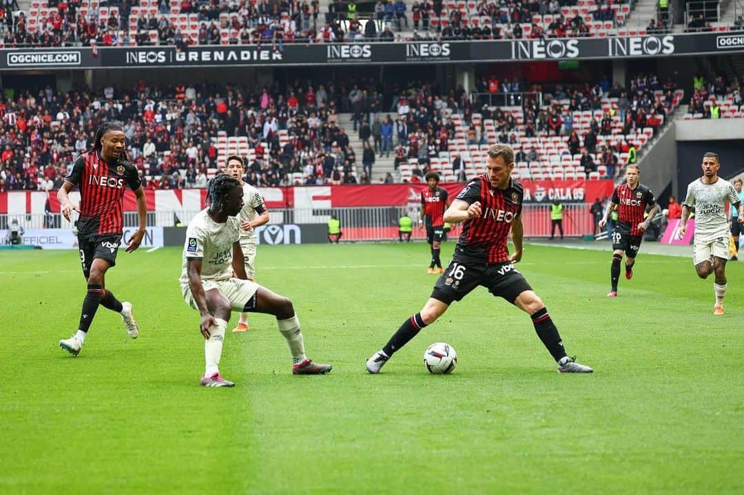 アーロン・ラムジーのインスタグラム：「Frustrating not to get the win but great character in the second half. So much to look forward to after the international break 💪🏼🦅 @ogcnice」