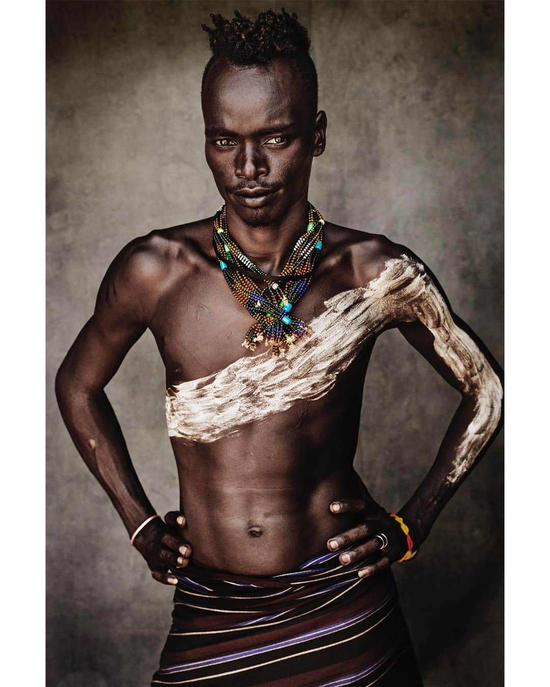 マリオ・テスティーノのインスタグラム：「A BEAUTIFUL WORLD ETHIOPIA, SURI & KARA COMMUNITIES, 2019 _ ETIOPÍA, COMUNIDADES SURI Y KARA, 2019  #PhilipBode」