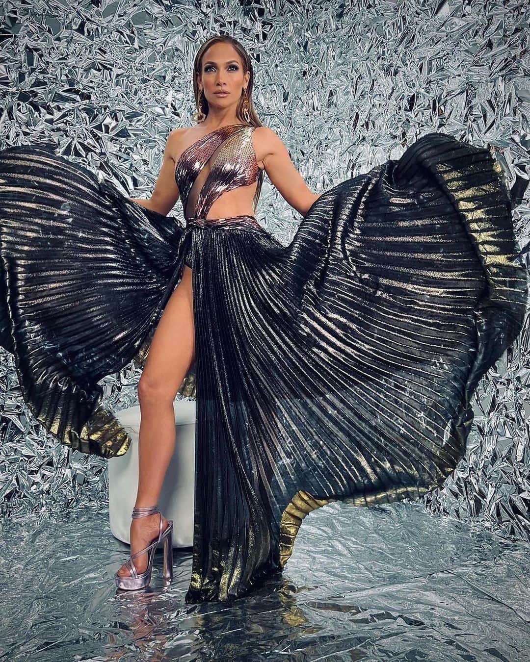 ジュリアンマクドナルドのインスタグラム：「Debuting the new @JULIENXGABRIELA AW24 collection, the incredibly multitalented and captivating @JLO swept into her @JLO X @REVOLVE launch party in a couture liquid metallic ombré lame gown with slick ombré sequin with luxurious iridescent hematite gunmetal, metallic rose quartz, Italian metallic and metallic citrine colours,  and finished with a daringly high thigh slit.  @JLO’s new shoe collection will be available to shop on the @REVOLVE website soon  Congratulations on another successful project! Always in awe of your talents! Love, Julien xx  Big thank you to the dream styling team @robzangardi @marielhaenn Glam team @hairbylorenzomartin @styledbyhrush @tombachik @jlobeauty」